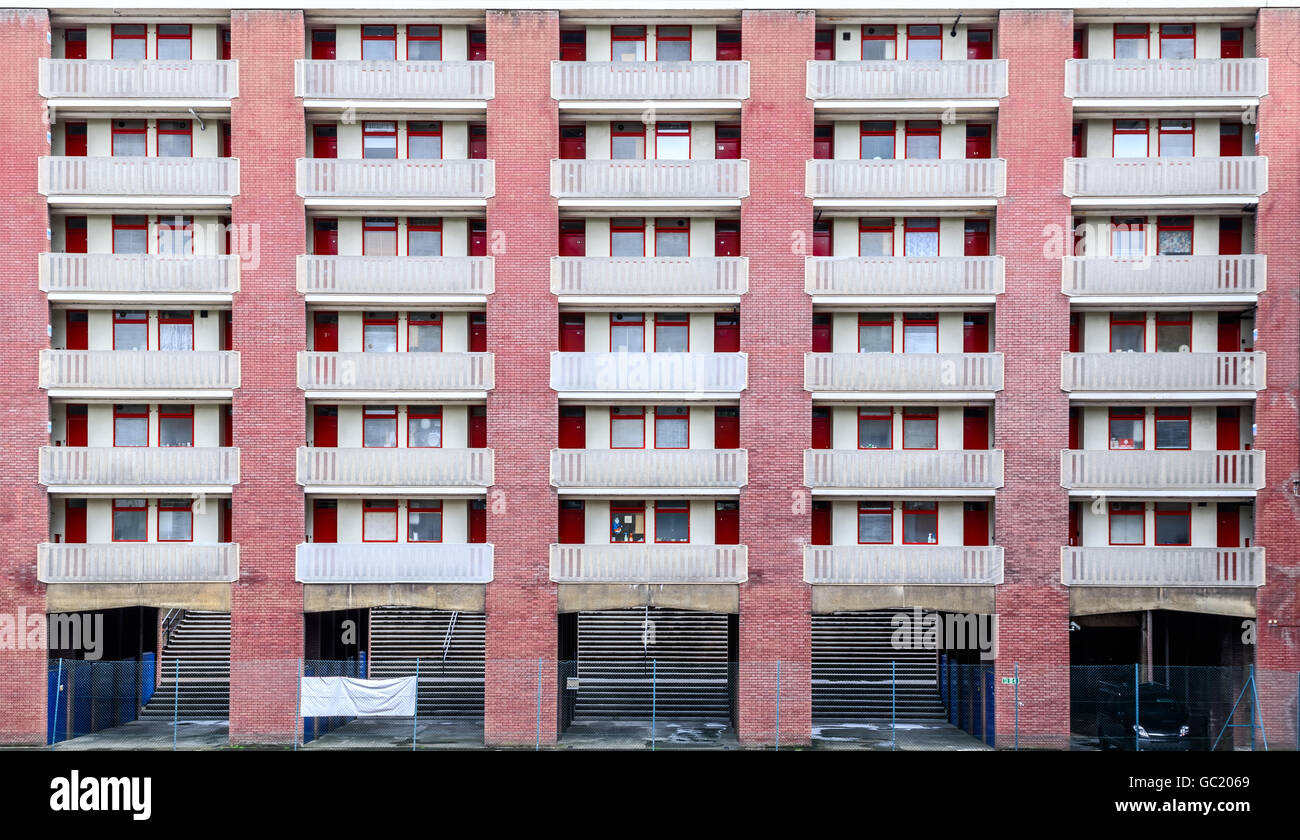 Brutalismus aufbauend auf Golden Lane in London, ein Komplex der 1950er Jahre Sozialwohnungen. Stockfoto