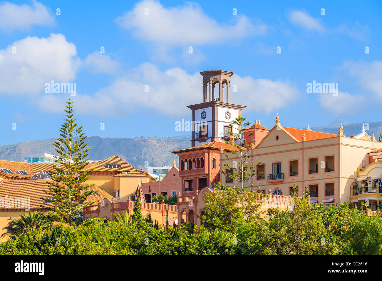 Eine Ansicht des Luxushotels am Strand El Duque in Costa Adeje Urlaub Resort, Kanarische Inseln, Spanien Stockfoto