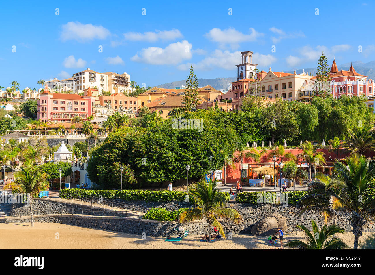 Eine Ansicht des Luxushotels am Strand El Duque auf der südlichen Küste von Teneriffa, Kanarische Inseln, Spanien Stockfoto