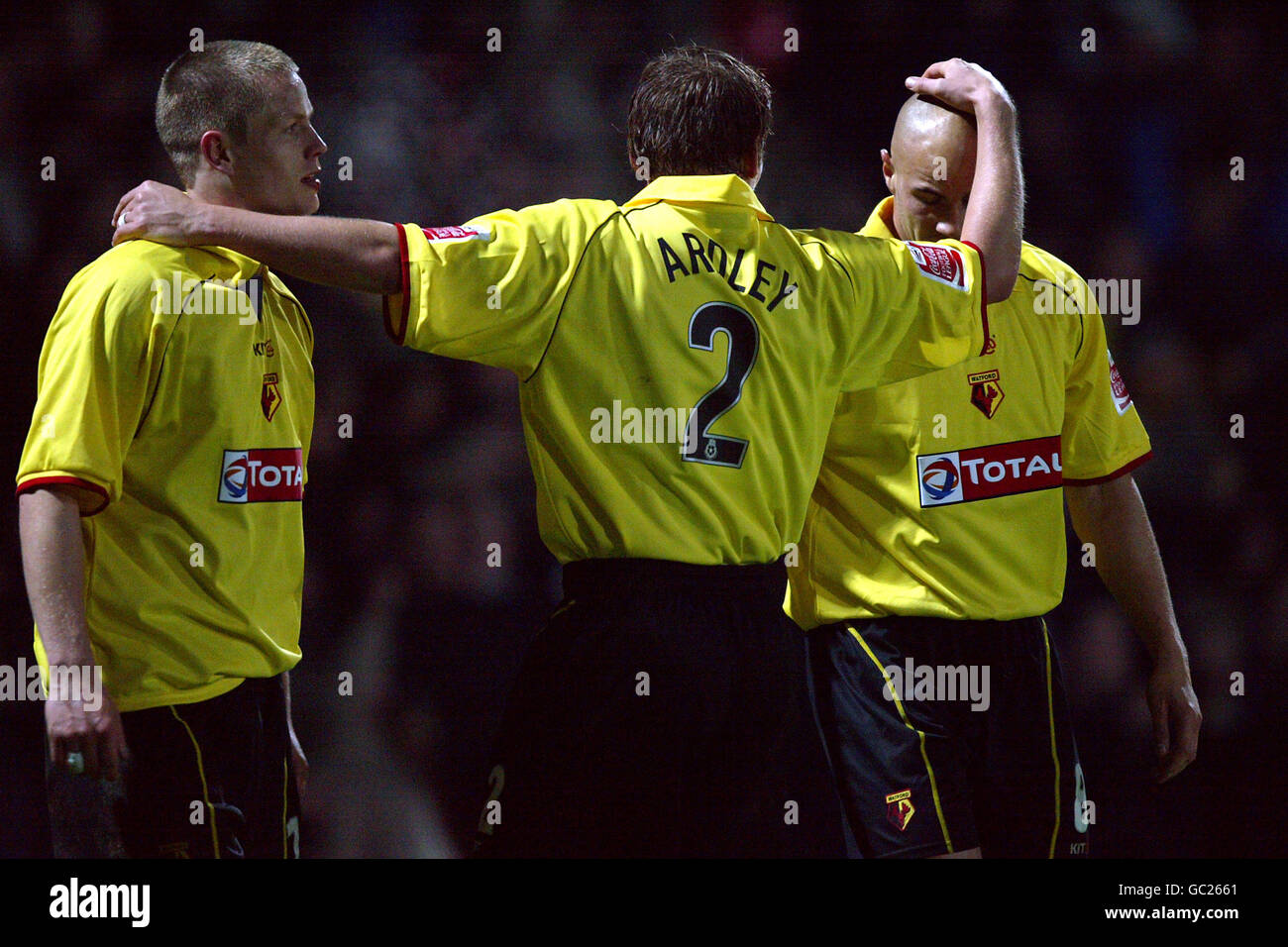 Watfords Heidur Helguson (l) feiert das 2. Tor gegen das Tor Portsmouth mit Neil Ardley und Gavin Mahon (r) Stockfoto