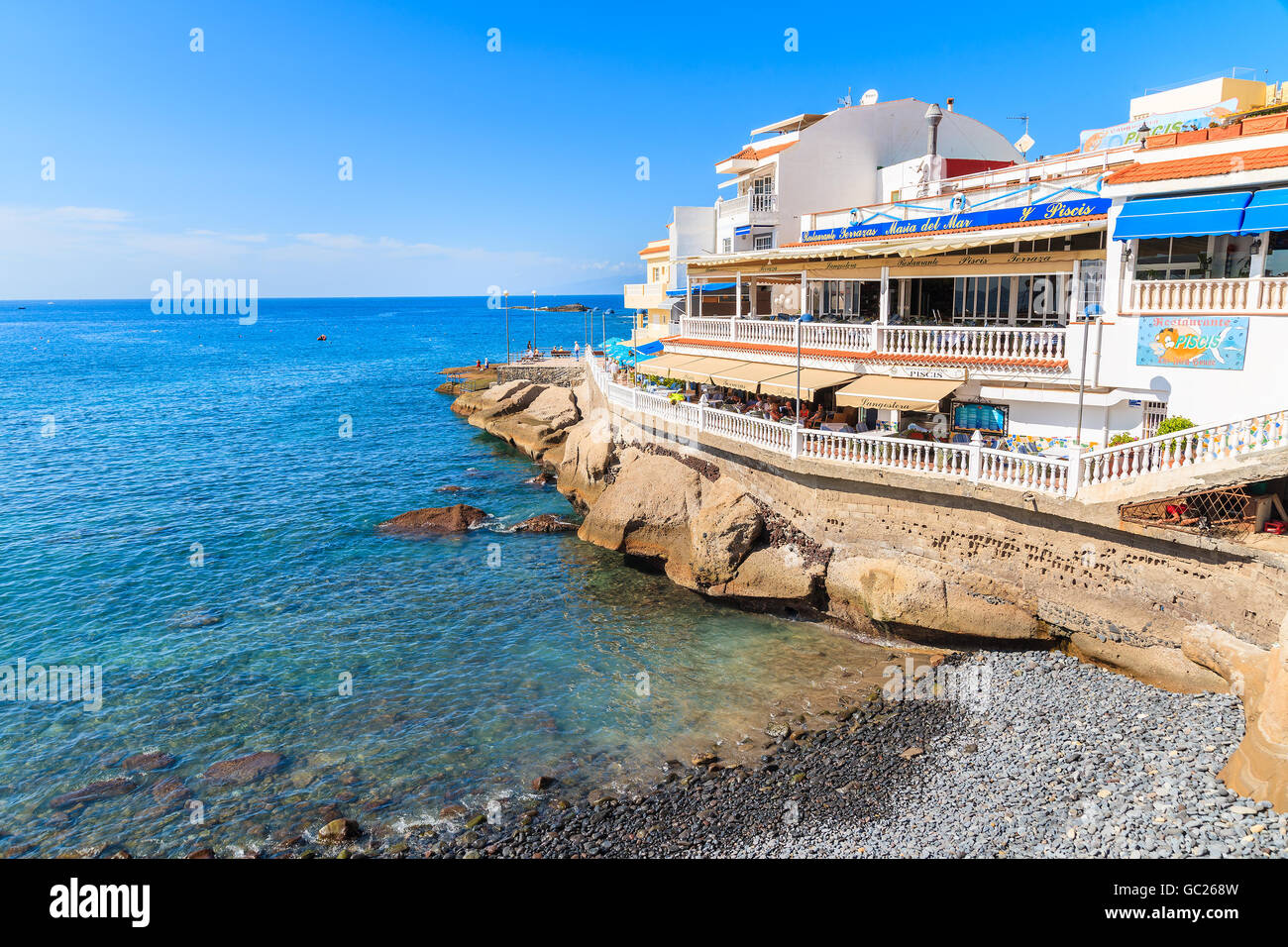 LA CALETA, Teneriffa - 18. November 2015: Restaurant in La Caleta Fischerdorf an der Südküste von Teneriffa, Kanarische Inseln, Spanien. Stockfoto