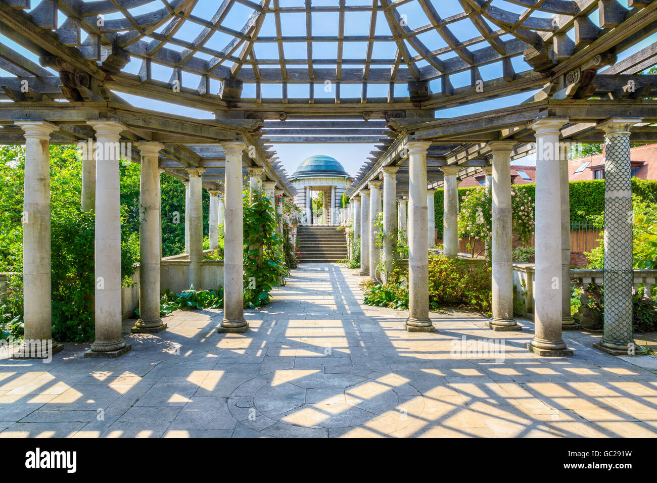 London, UK - 9. Juni 2016 - Hampstead Pergola und Hill Garden in London, England Stockfoto