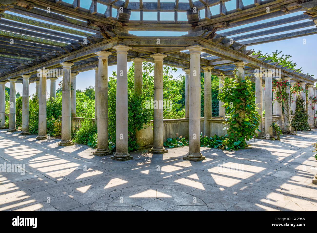 London, UK - 9. Juni 2016 - Hampstead Pergola und Hill Garden in London, England Stockfoto