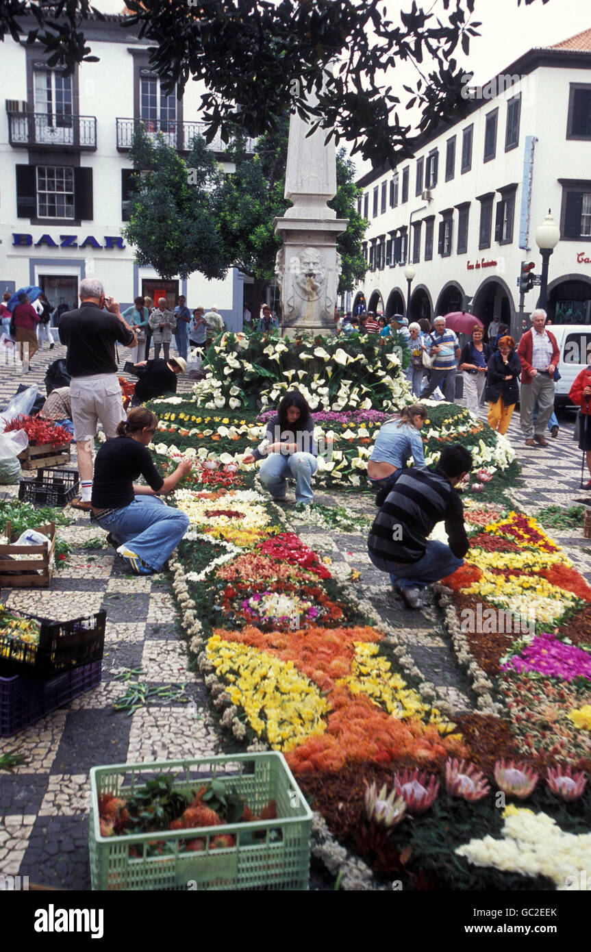 eine Parade von Spring Flower Festival in der Stadt Funchal auf der Insel Madeira im Atlantischen Ozean von Portugal. Stockfoto