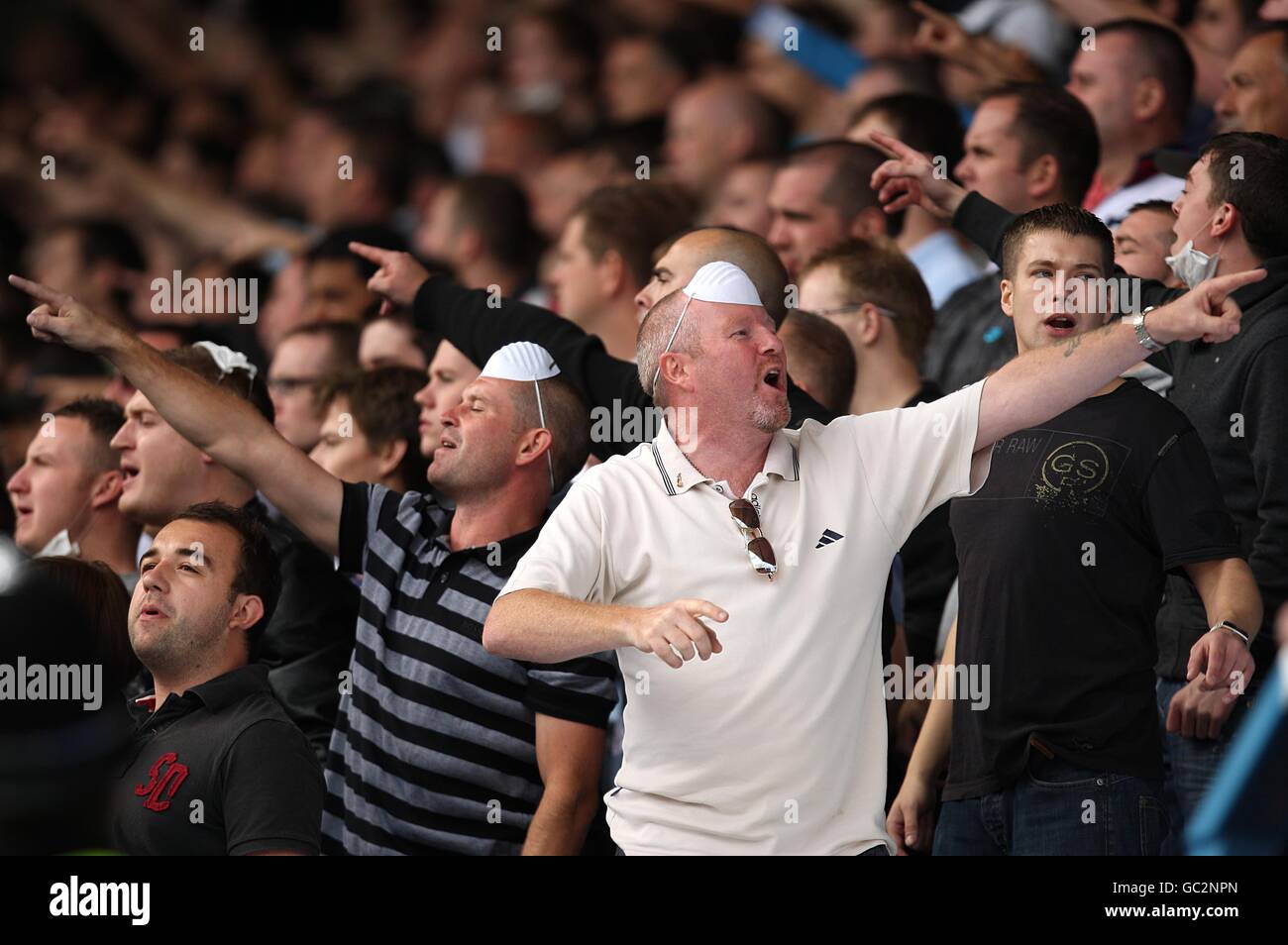 Birmingham City Fans auf den Tribünen im St Andrews' Stadium Stockfoto