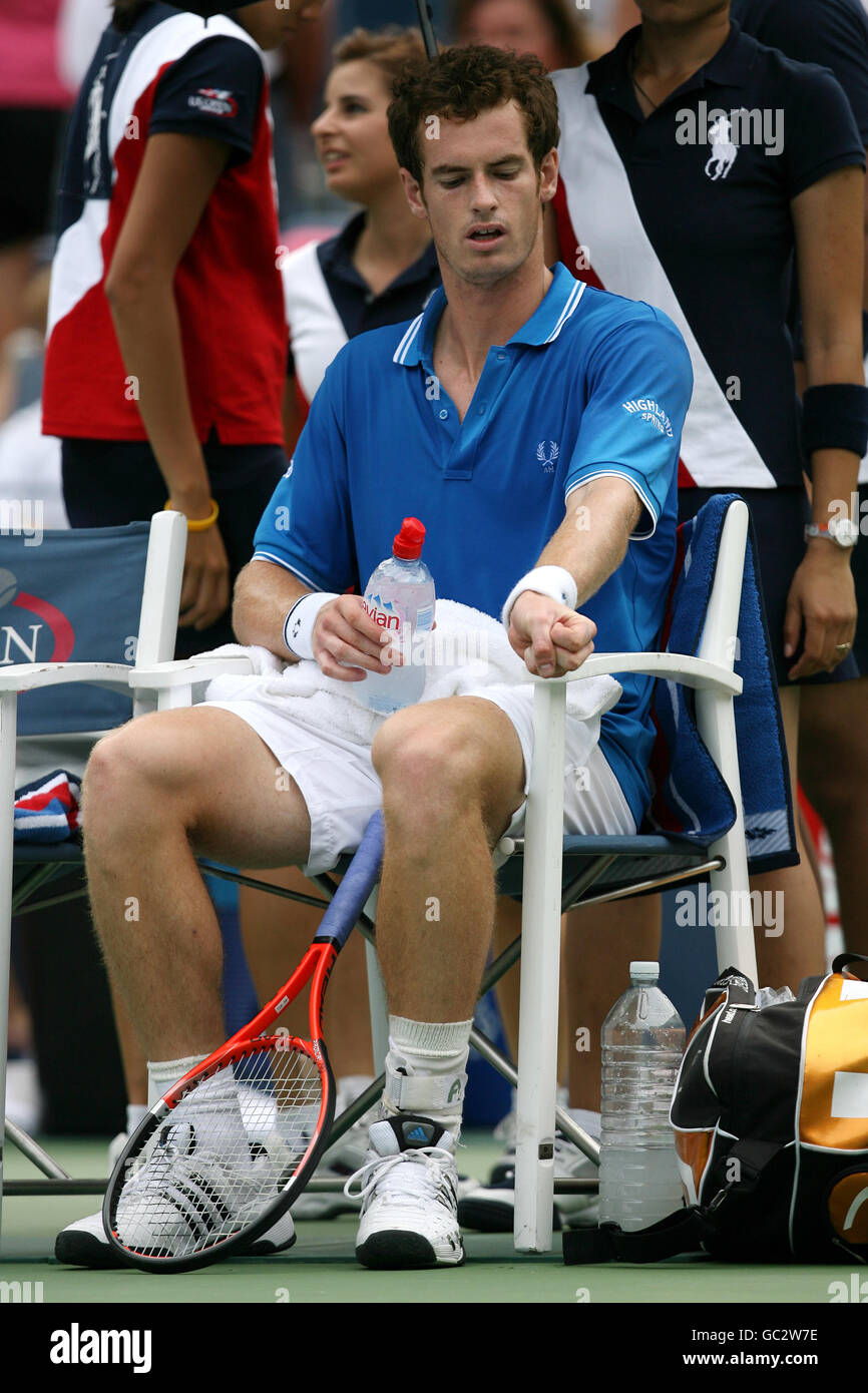 Andy Murray von Great Britains macht während seines Spiels gegen Marin Cilic von Croatias eine Pause. Stockfoto