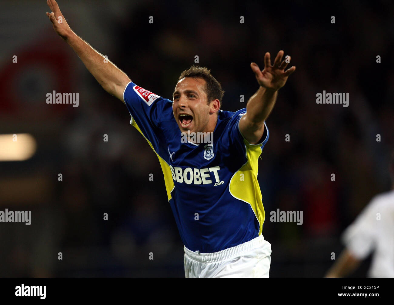 Michael Chopra aus Cardiff feiert seinen Hattrick beim Coca Cola Football League Championship-Spiel im Cardiff City Stadium, Cardiff. Stockfoto