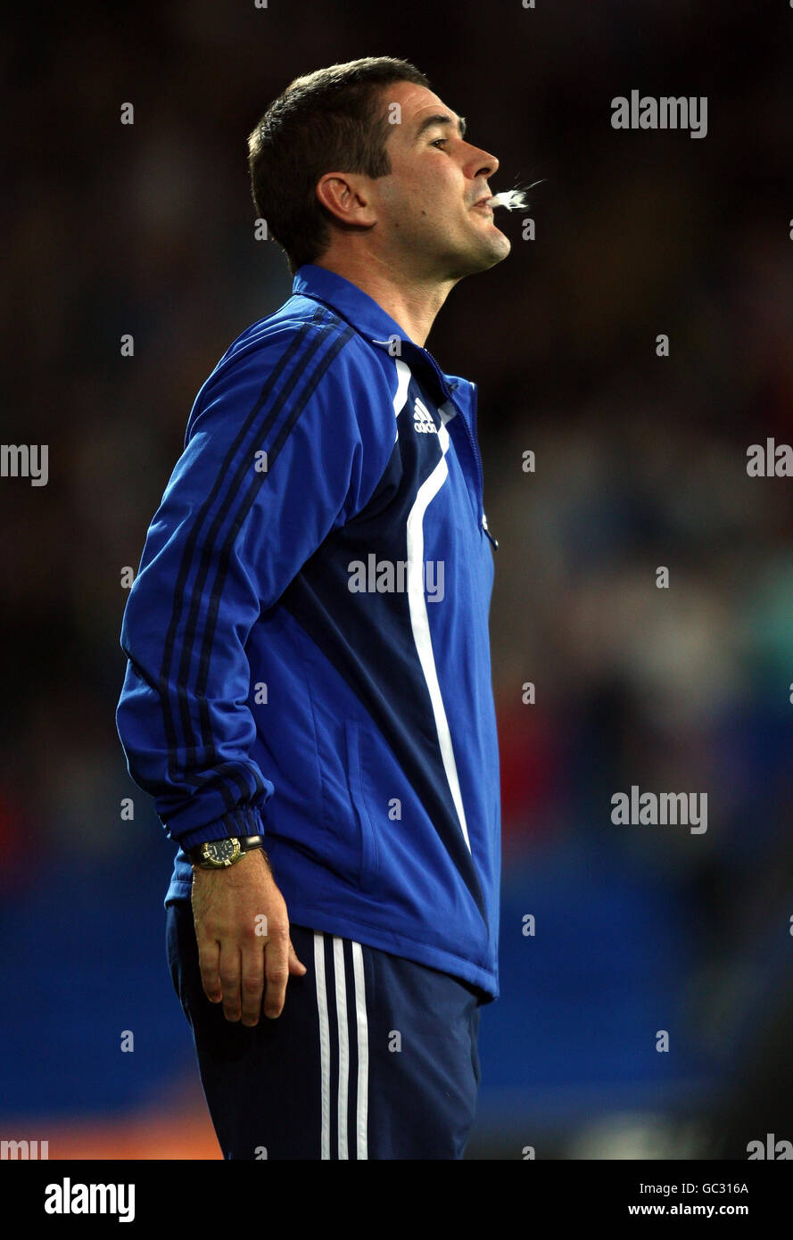 Derby County Manager Nigel Clough beim Coca Cola Football League Championship-Spiel im Cardiff City Stadium, Cardiff. Stockfoto