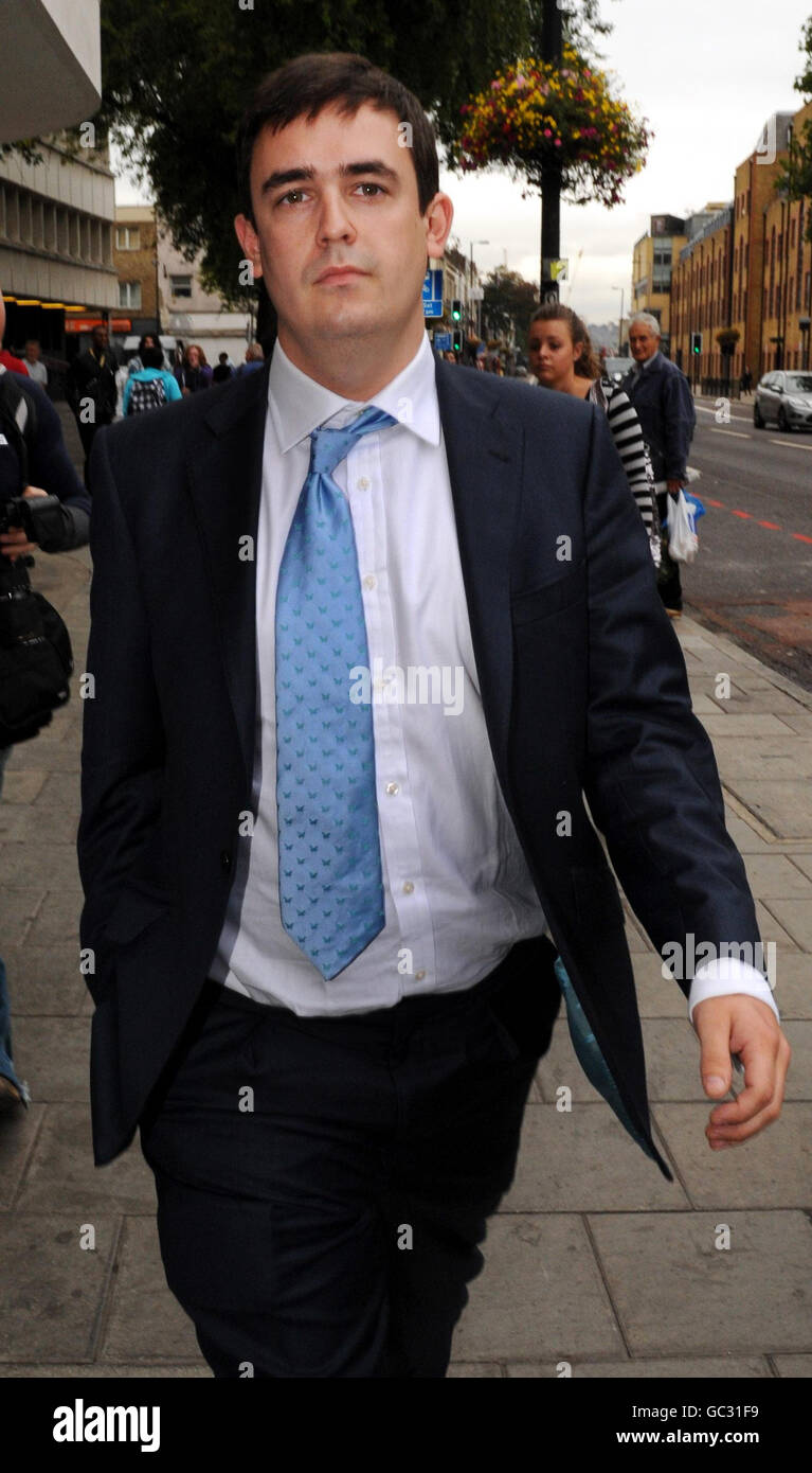 Nicholas Hewitt Birtles, 21, verlässt das Highbury Corner Magistrate Court in London, wo er wegen des Besitzes von Kokain vorgebracht wurde. Stockfoto