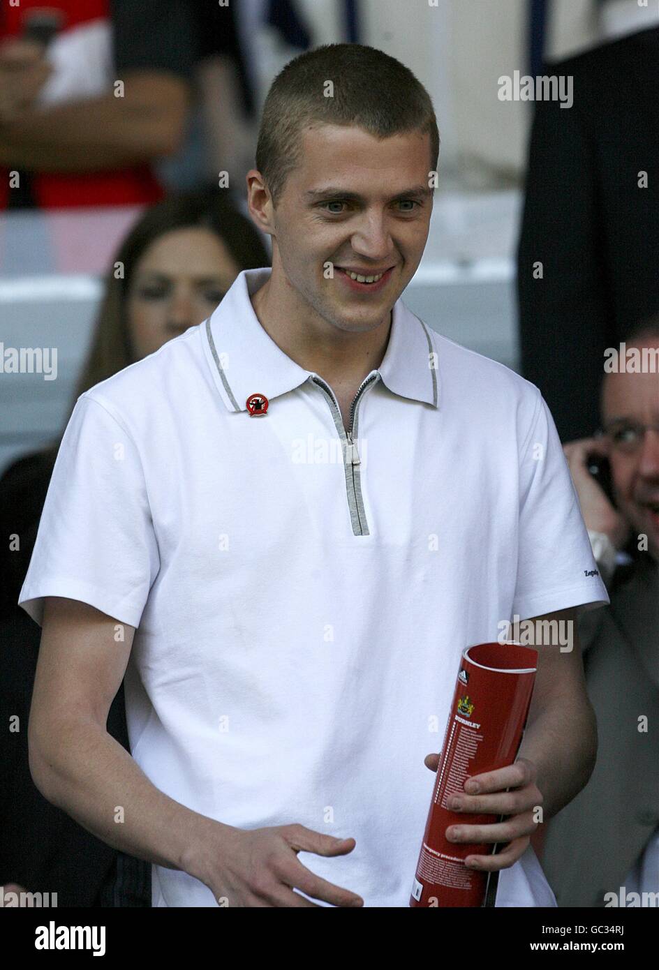 Liverpool-Fußballfan Michael Shields, in den Tribünen vor dem Start Stockfoto