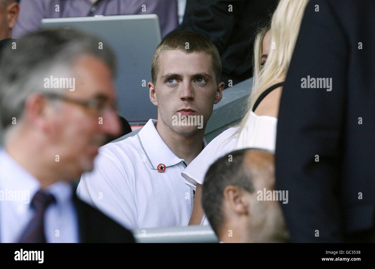 Liverpool-Fußballfan Michael Shields, in den Tribünen vor dem Start Stockfoto