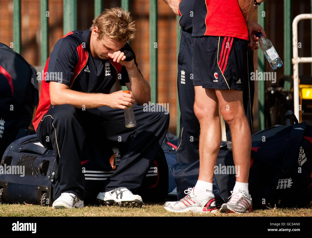 Luke Wright aus England während einer Netzsitzung auf dem Wanderers Cricket Ground in Johannesburg. Stockfoto