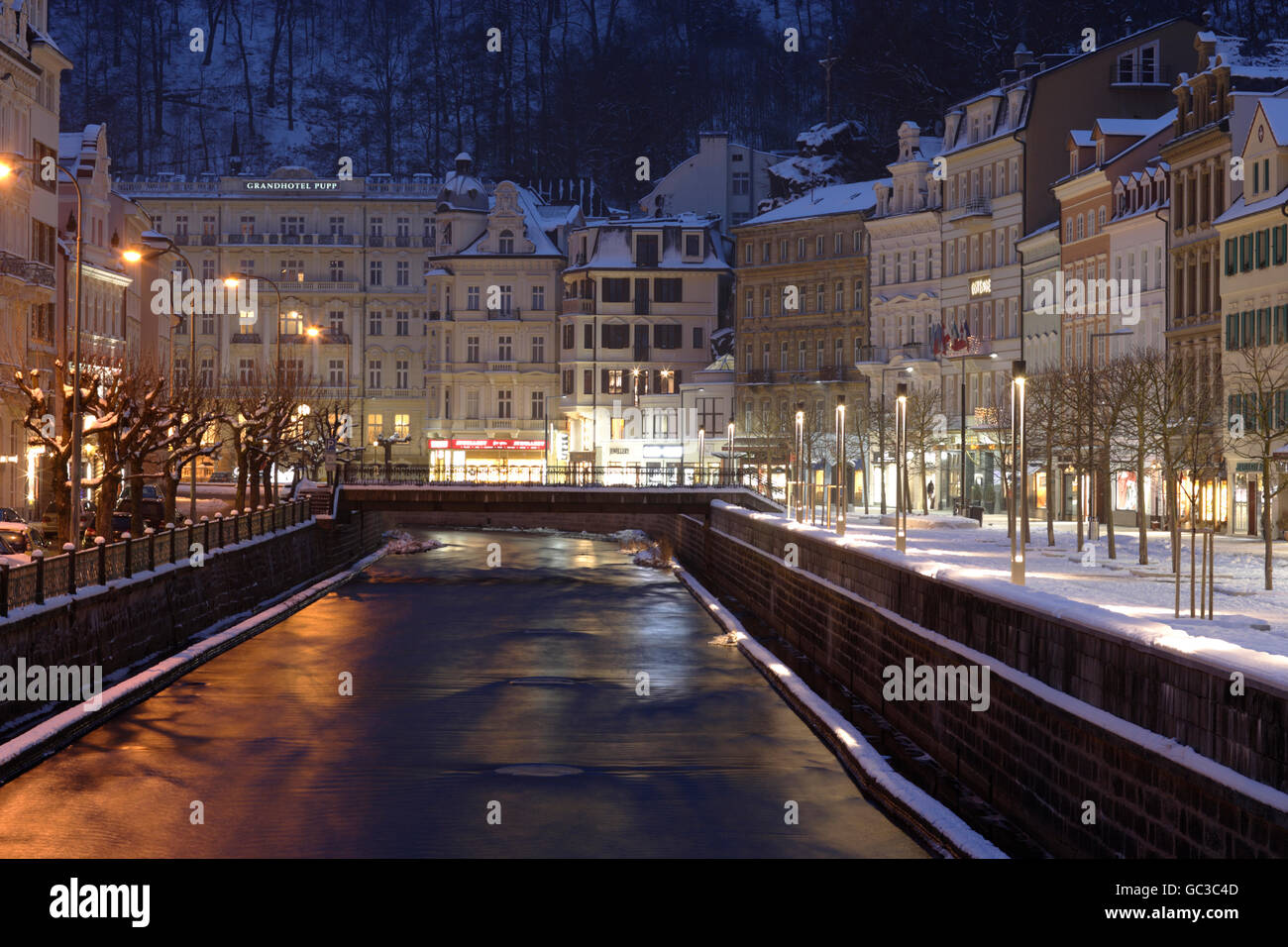 Waterfront quiet nach Wiederaufbau, alte Wiese, Karlovy Vary, Tschechische Republik, Europa Stockfoto