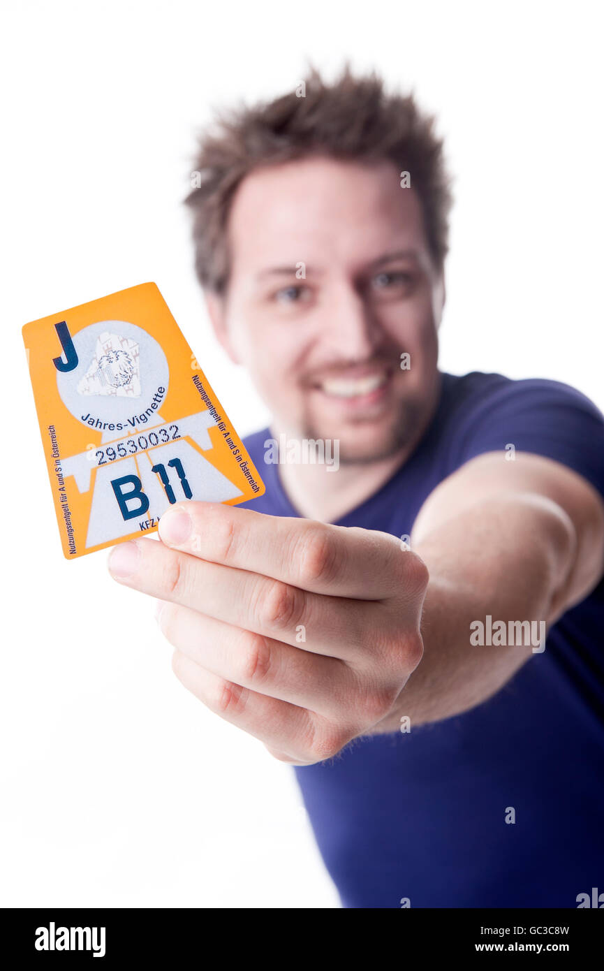 Mann mit österreichischen Autobahn ermöglichen Aufkleber 2011 Stockfoto