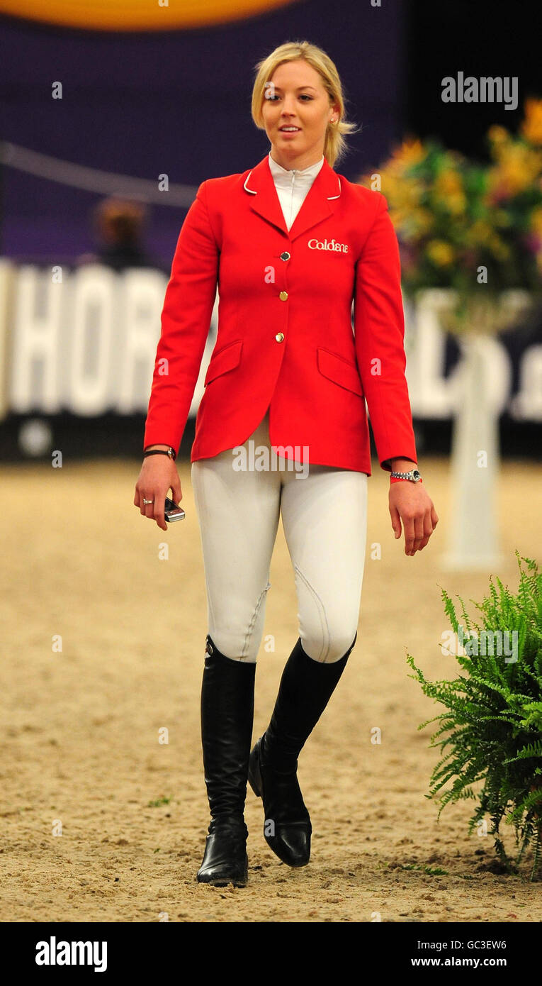 Reiten - Horse of the Year Show 2009 - Tag drei - Birmingham NEC. Die britische Ellen Whitaker während der Horse of the Year Show 2009 im NEC in Birmingham. Stockfoto