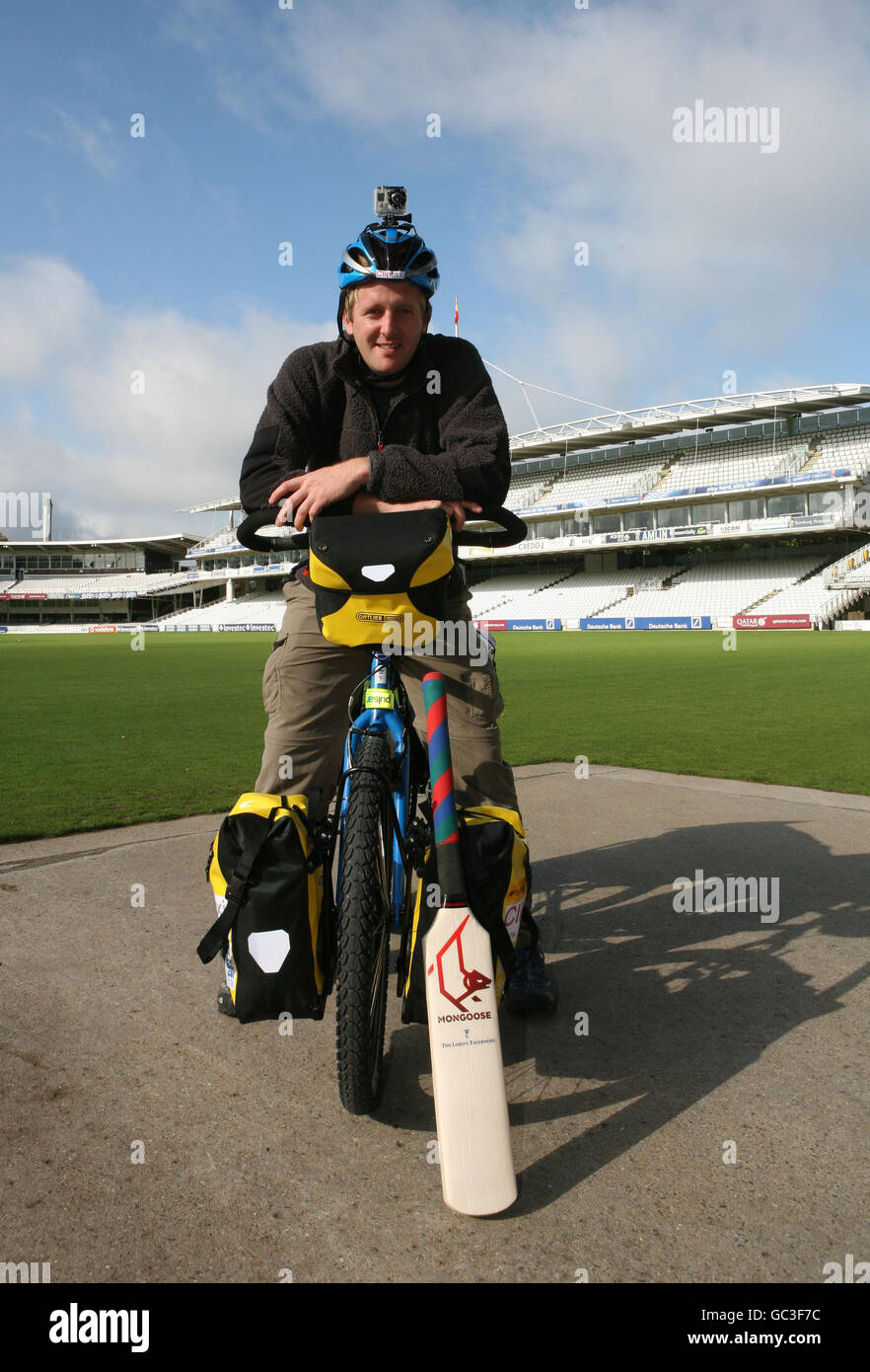 Radfahrer Cricket Charity Wanderung nach Australien Stockfoto