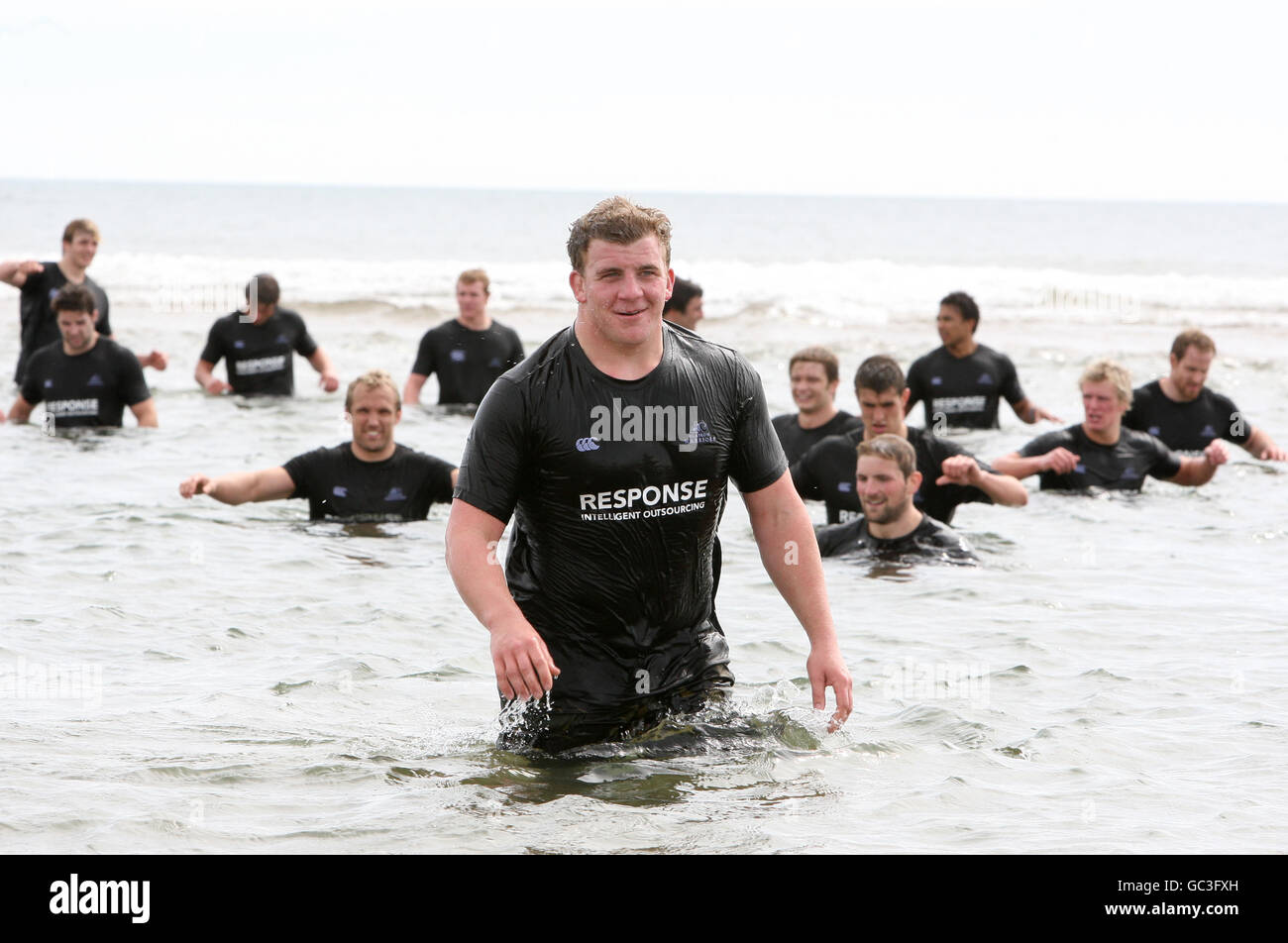 Glasgow Warriors Rugby-Spieler Moray Low während der Vorsaison Training mit Royal Marines Commando 45 Squadron an ihrer Basis in Condor in Arbroath. Stockfoto