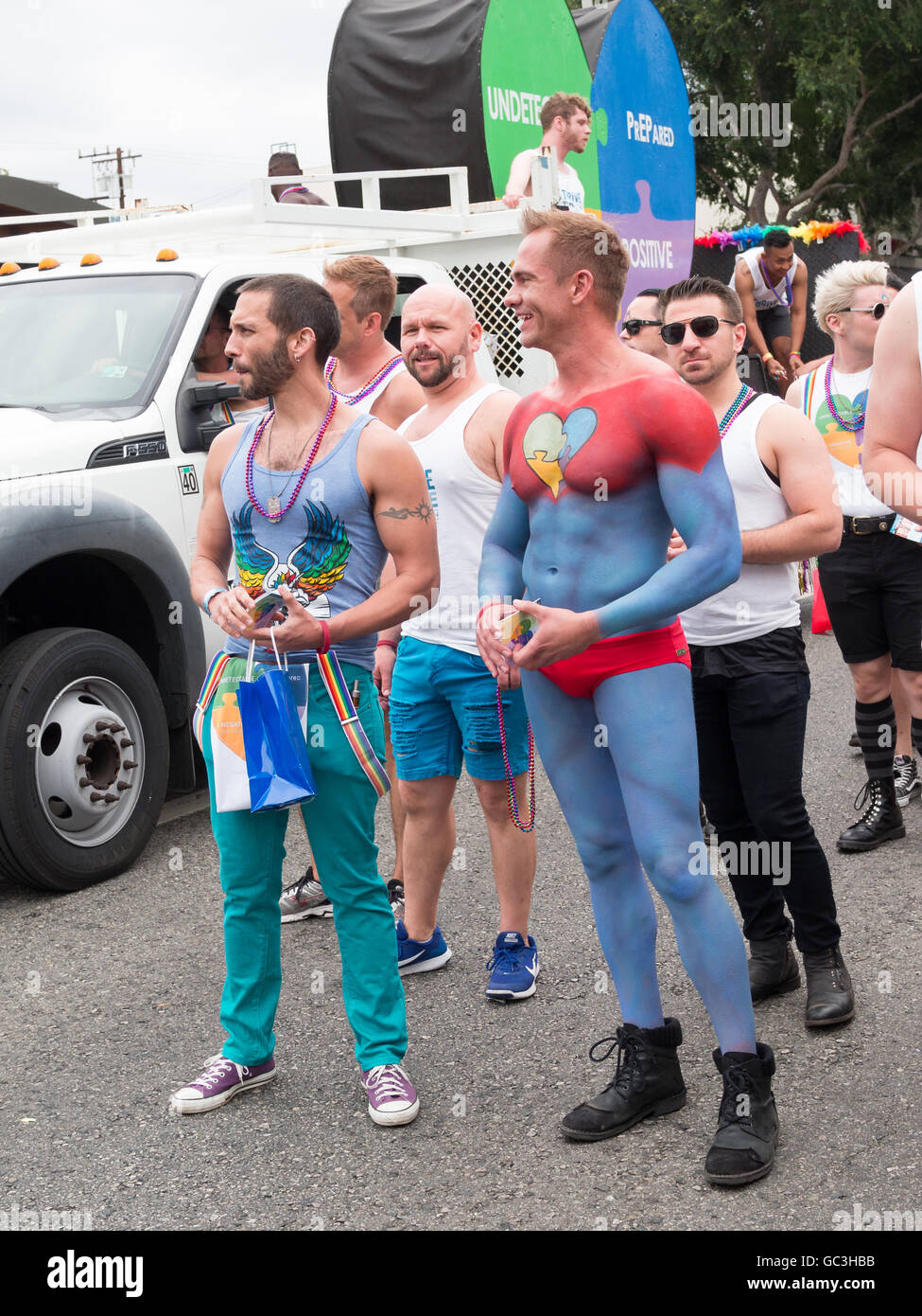 Männer Gruppe in LA Pride Parade 2016 Stockfoto