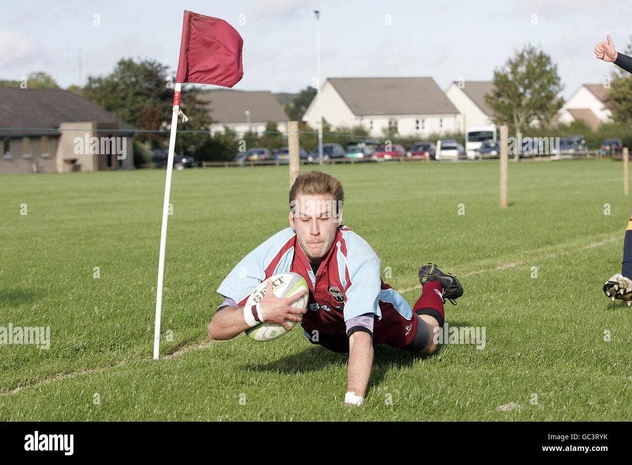 Paul Scott von St Boswells versucht es im Scottish Hydro East 2-Spiel in St. Boswells, Melrose. Stockfoto