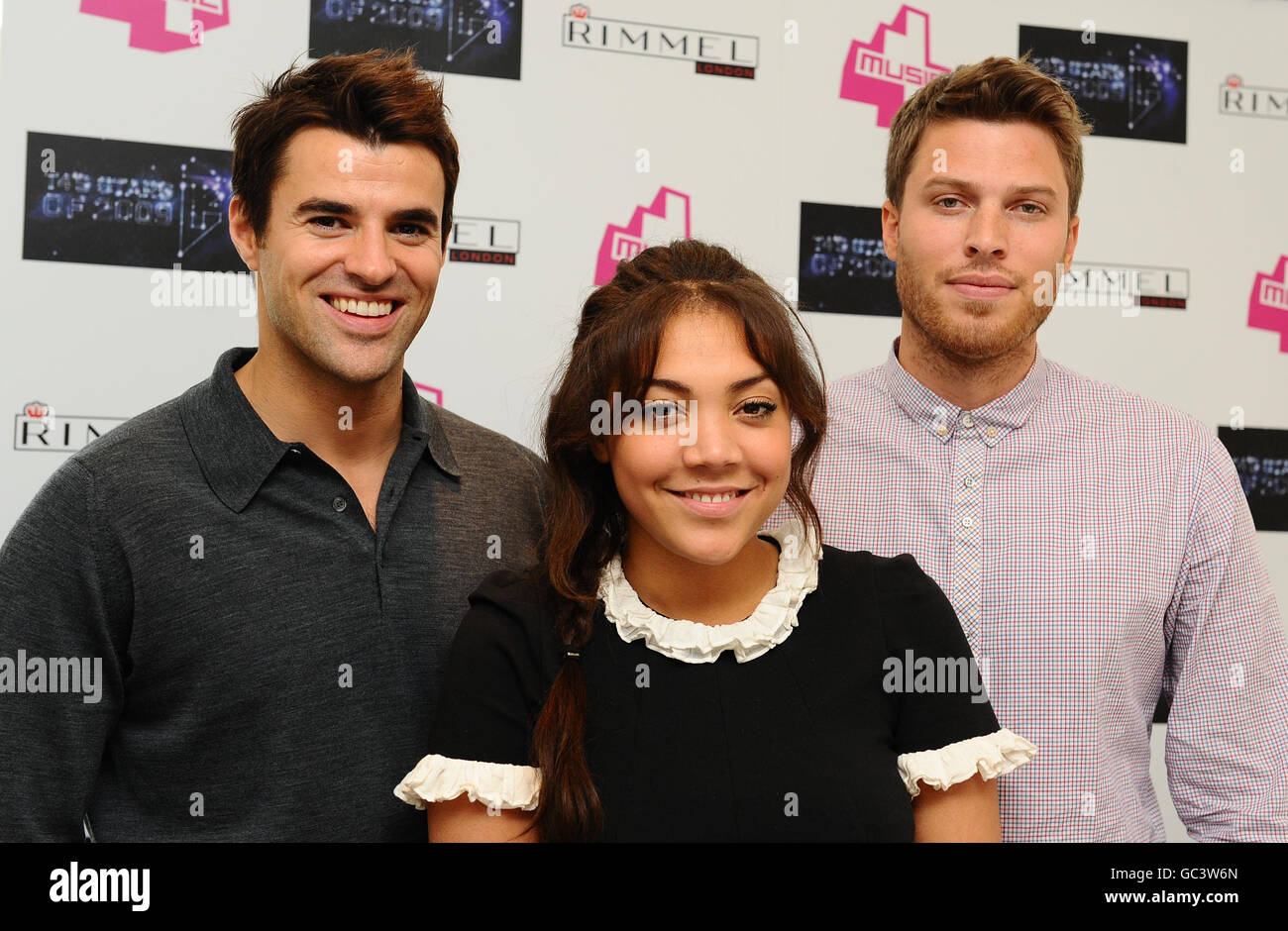 (Von links nach rechts) Steve Jones, Miquita Oliver und Rick Edwards verkünden am Sonntag, den 29. November, das T4 Stars of 2009 Event im Earls Court während einer Fotoansage im Zentrum von London. Stockfoto