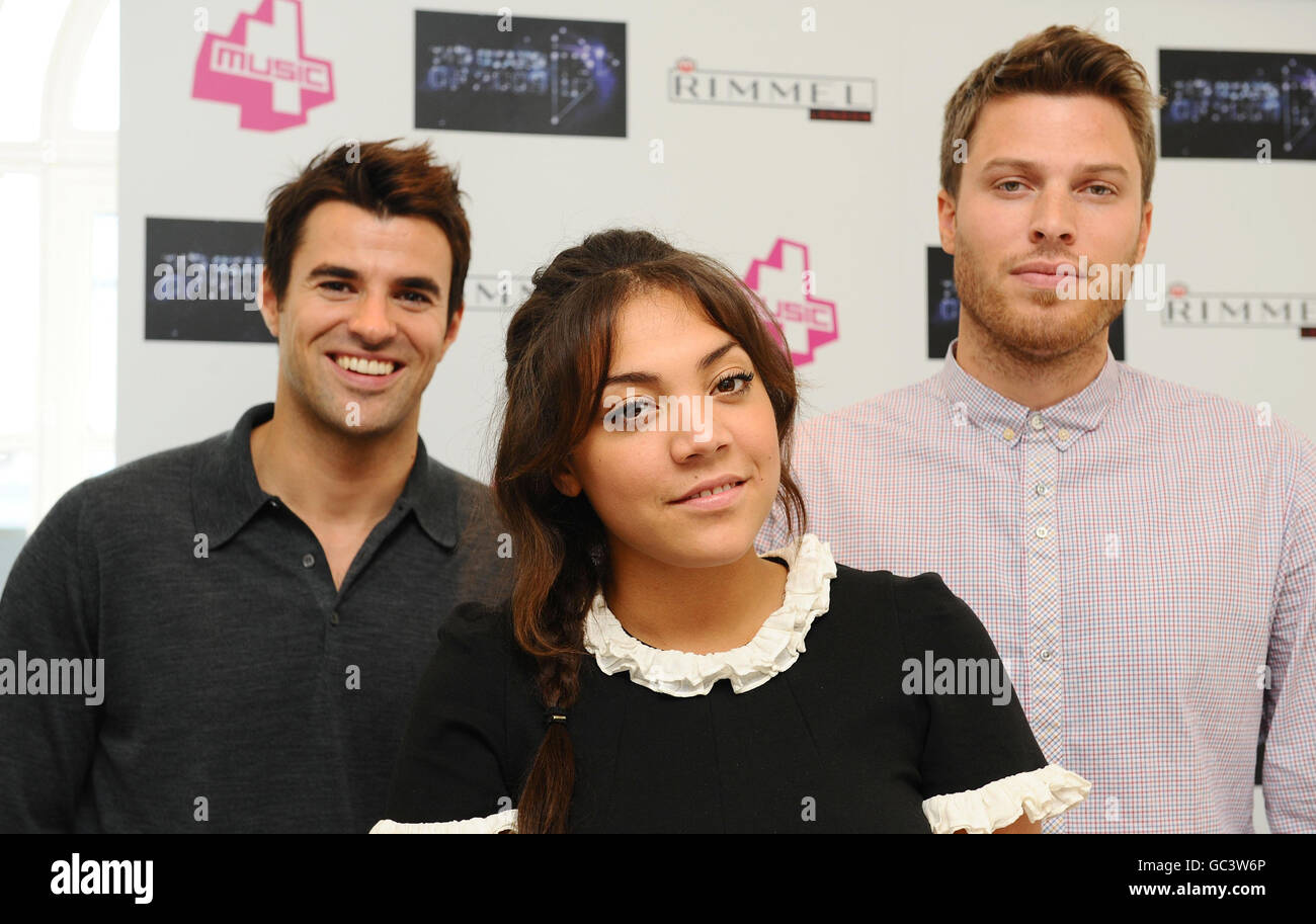 (Von links nach rechts) Steve Jones, Miquita Oliver und Rick Edwards verkünden am Sonntag, den 29. November, das T4 Stars of 2009 Event im Earls Court während einer Fotoansage im Zentrum von London. Stockfoto