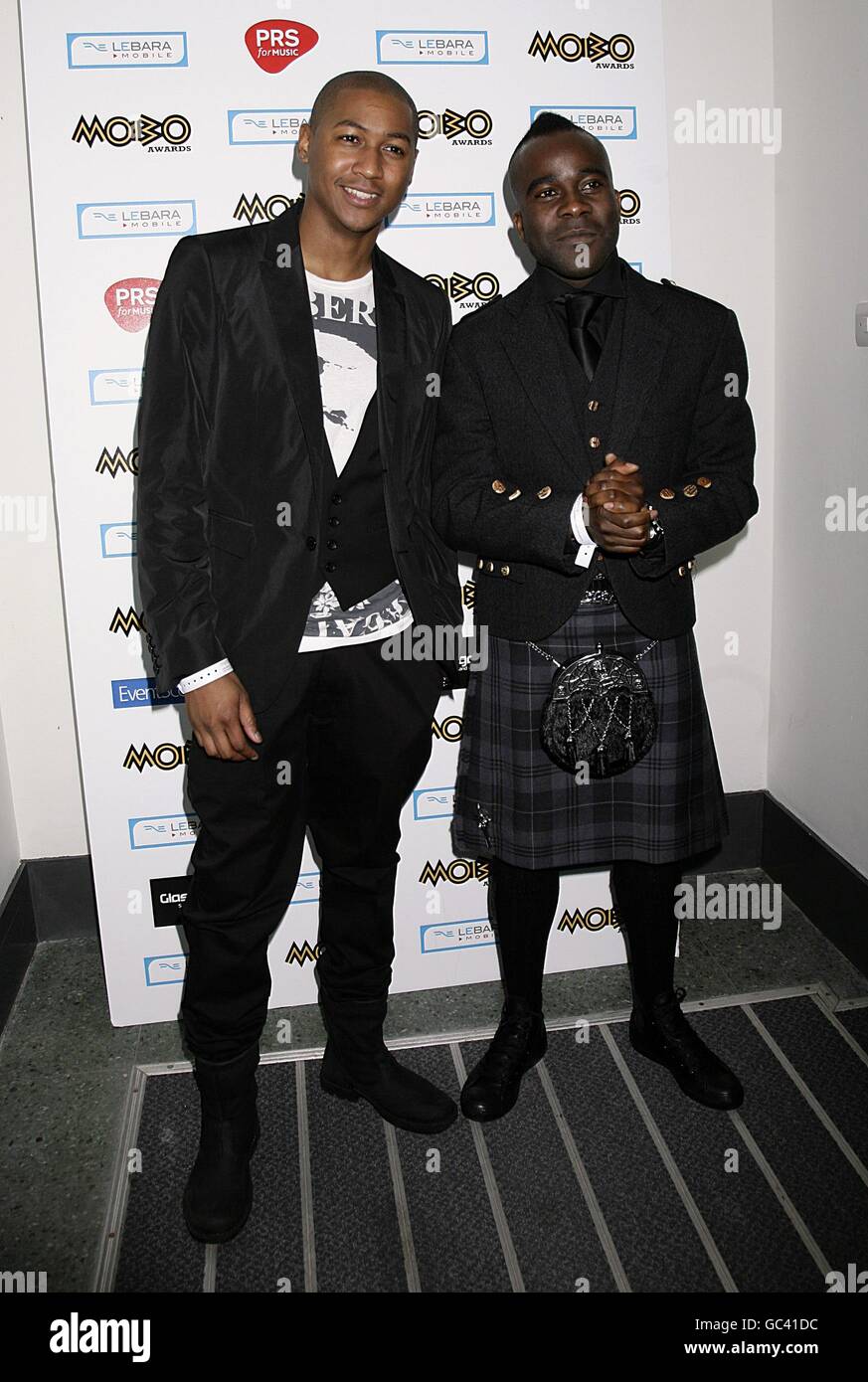 MOBO Awards 2009 – Glasgow. Rickie Haywood Williams (links) und Melvin Odoom kommen für die MOBO Awards 2009 beim SECC in Glasgow an Stockfoto