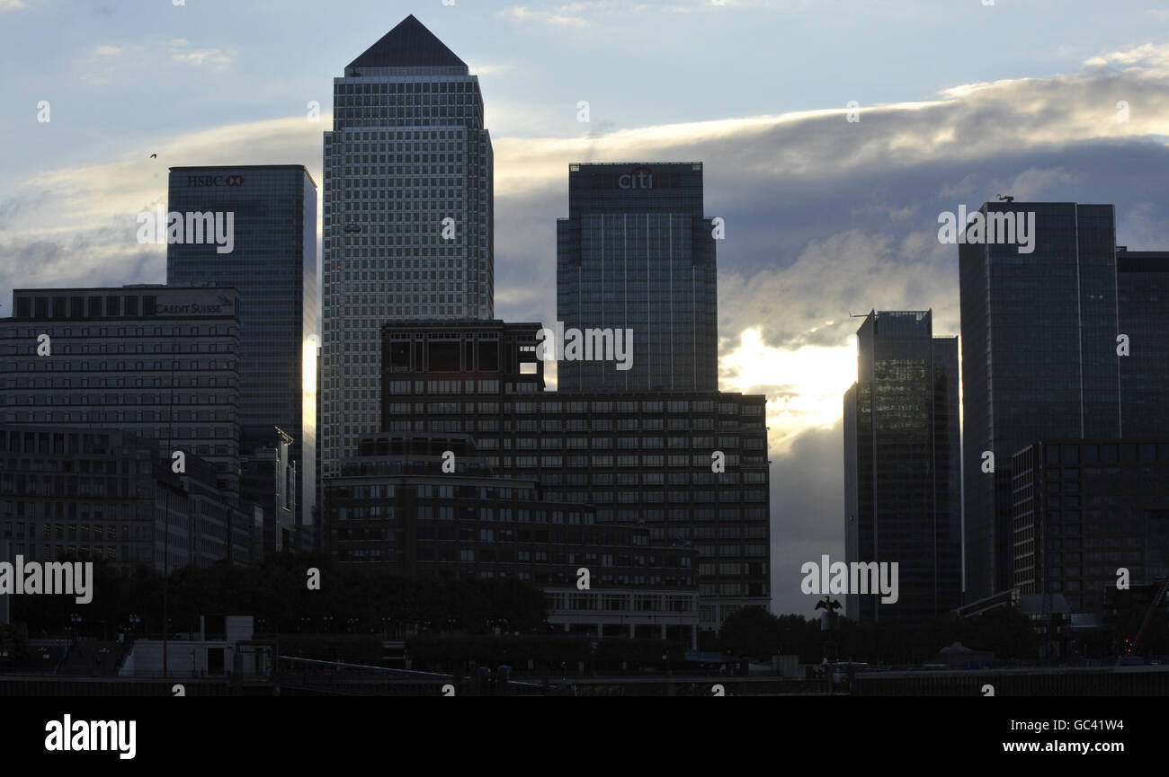 Allgemeiner Blick auf Canary Wharf in London bei Sonnenaufgang, da der Internationale Währungsfonds (IWF) heute erklärt, dass der britische Austritt aus der Rezession im Jahr 2010 fremder sein wird als bisher angenommen. Stockfoto