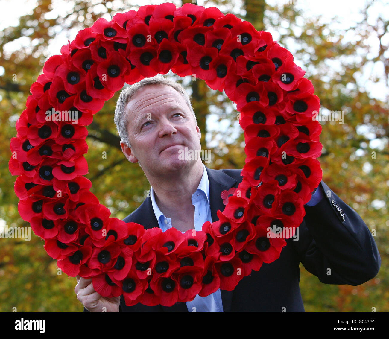 Comedian Rory Bremner bei der Vorstellung von Poppyscotlands schottischem Poppy Appeal im war Memorial in Crailing. Stockfoto