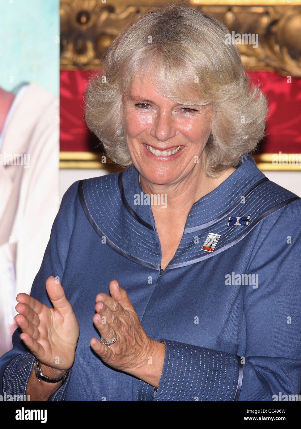 Die Herzogin von Cornwall klatscht während der 75. Jahrestages der Brooke Charity Supporters Conference im St. James' Palace, London. Stockfoto