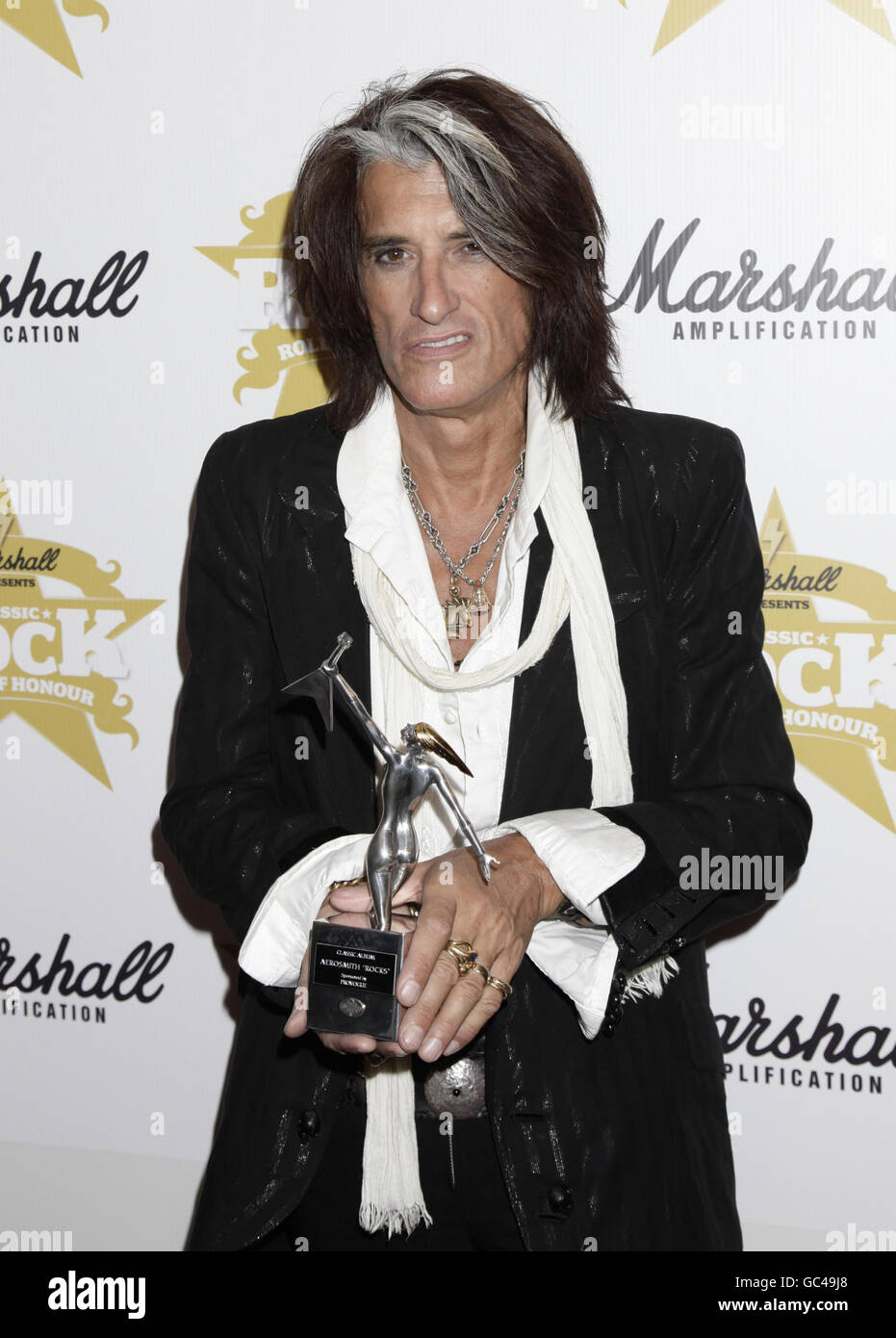 Joe Perry von Aerosmith, der den Classic Album Award für 'Rocks' erhielt, bei den Classic Rock Roll of Honor Awards im Park Lane Hotel im Zentrum von London. Stockfoto