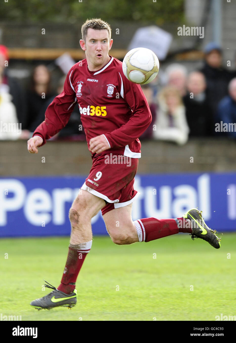 Fußball - Pokal - erste Runde - Paulton Rovers gegen Norwich City - Winterfield Straße Stockfoto