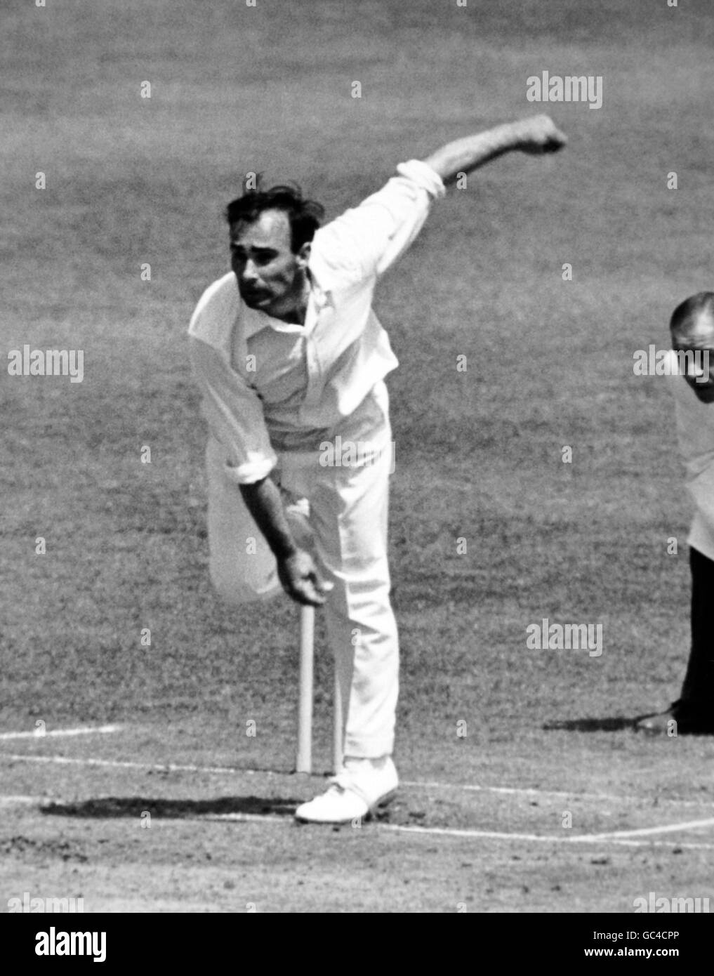 Cricket - County Championship 1966 - Middlesex / Sussex - Lord's. Middlesex-Bowler Ronald William Hooker in Aktion Stockfoto