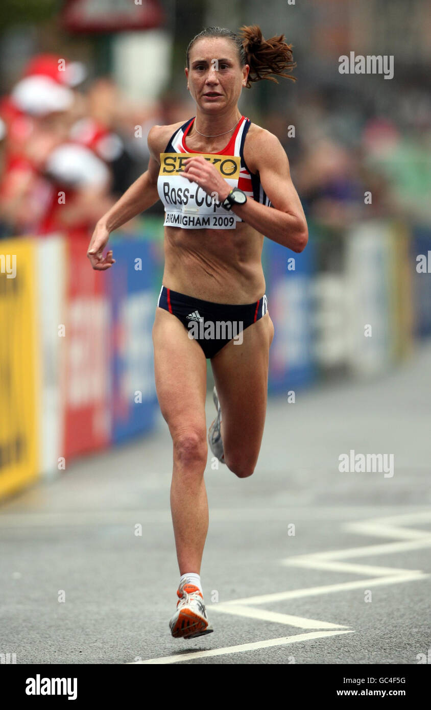 Die britische Michelle Ross-Cope wurde 34. In einer Zeit von 1.13:50 Uhr beim Women's EDF Energy Birmingham Half Marathon in Birmingham. Stockfoto Die britische Michelle Ross-Cope wurde 34. In einer Zeit von 1.13:50 Uhr beim Women's EDF Energy Birmingham Half Marathon in Birmingham. Stockfoto