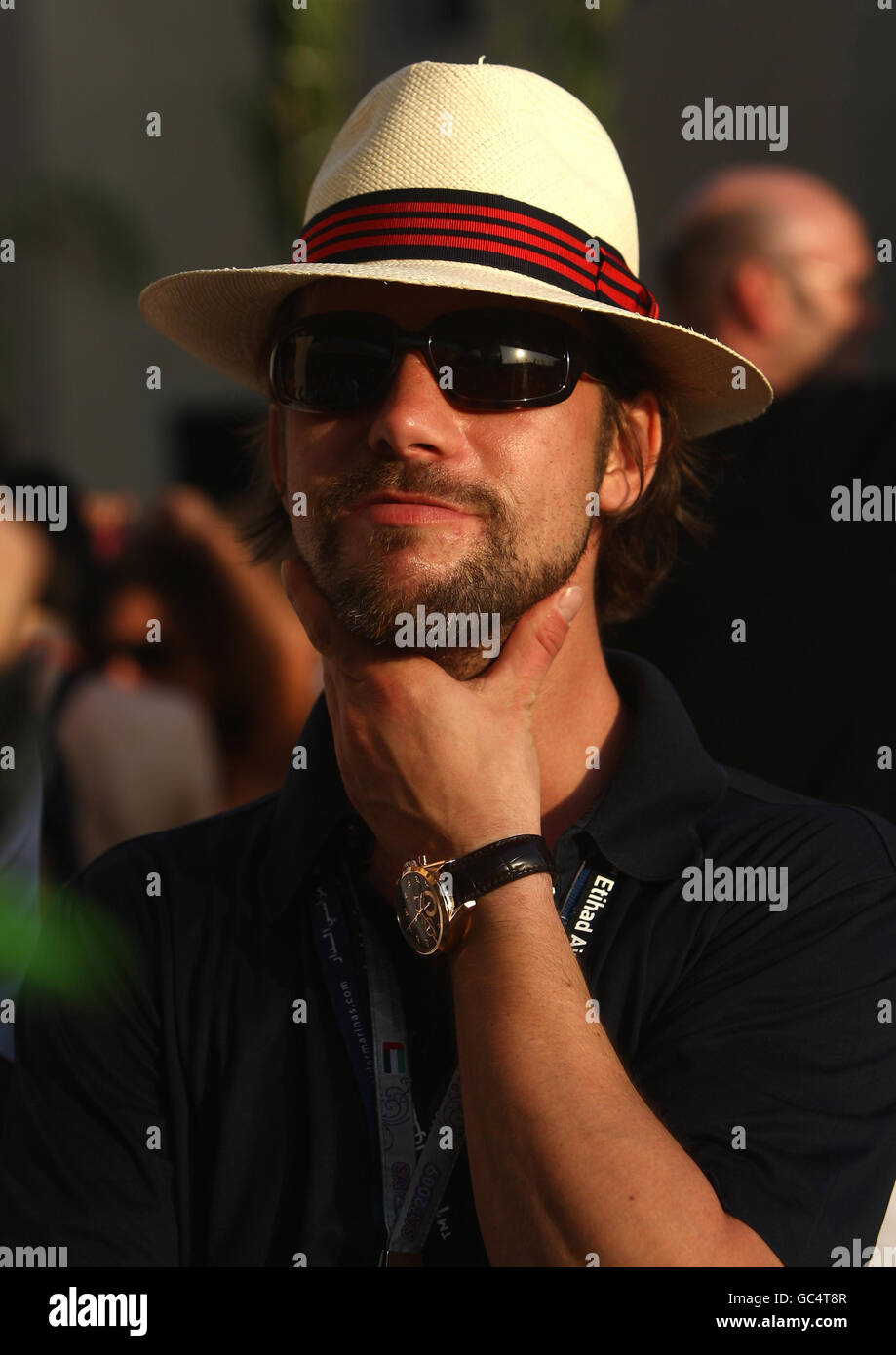 Musikstar Jamiroquai nimmt an der Qualifikation für den Abu Dhabi Grand Prix auf dem Yas Marina Circuit, Vereinigte Arabische Emirate, Teil. DRÜCKEN Sie VERBANDSFOTO. Bilddatum: Samstag, 31. Oktober 2009. Bildnachweis sollte lauten: David Davies/PA Wire. Stockfoto