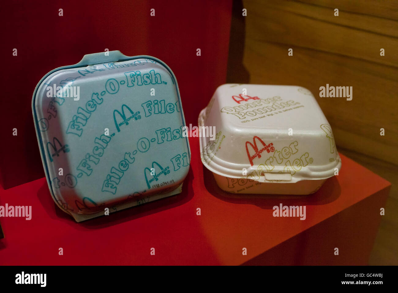 Vintage McDonald Polystyrol-Hartschaum Clamshell Sandwich Container - USA Stockfoto
