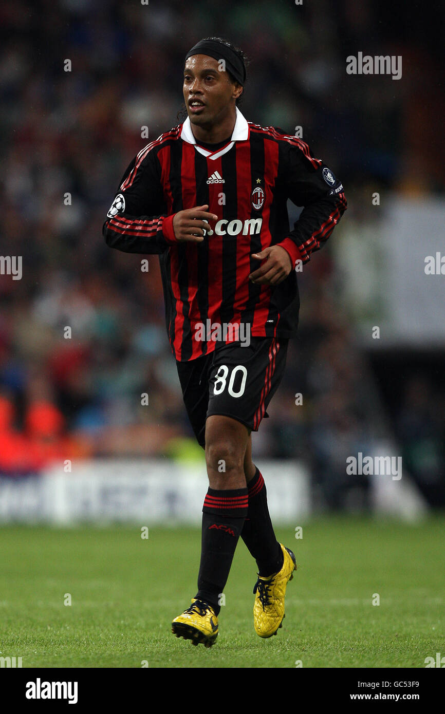 Ronaldinho ac milan -Fotos und -Bildmaterial in hoher Auflösung - Seite 2 -  Alamy
