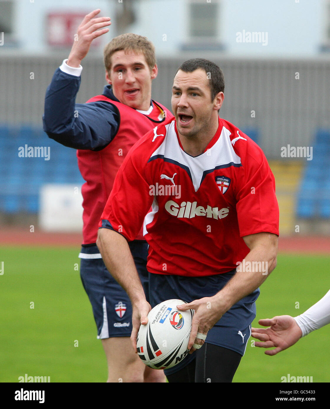 Adrian Morley aus England (Mitte) während des Trainings in der Manchester Regional Arena, Manchester. Stockfoto