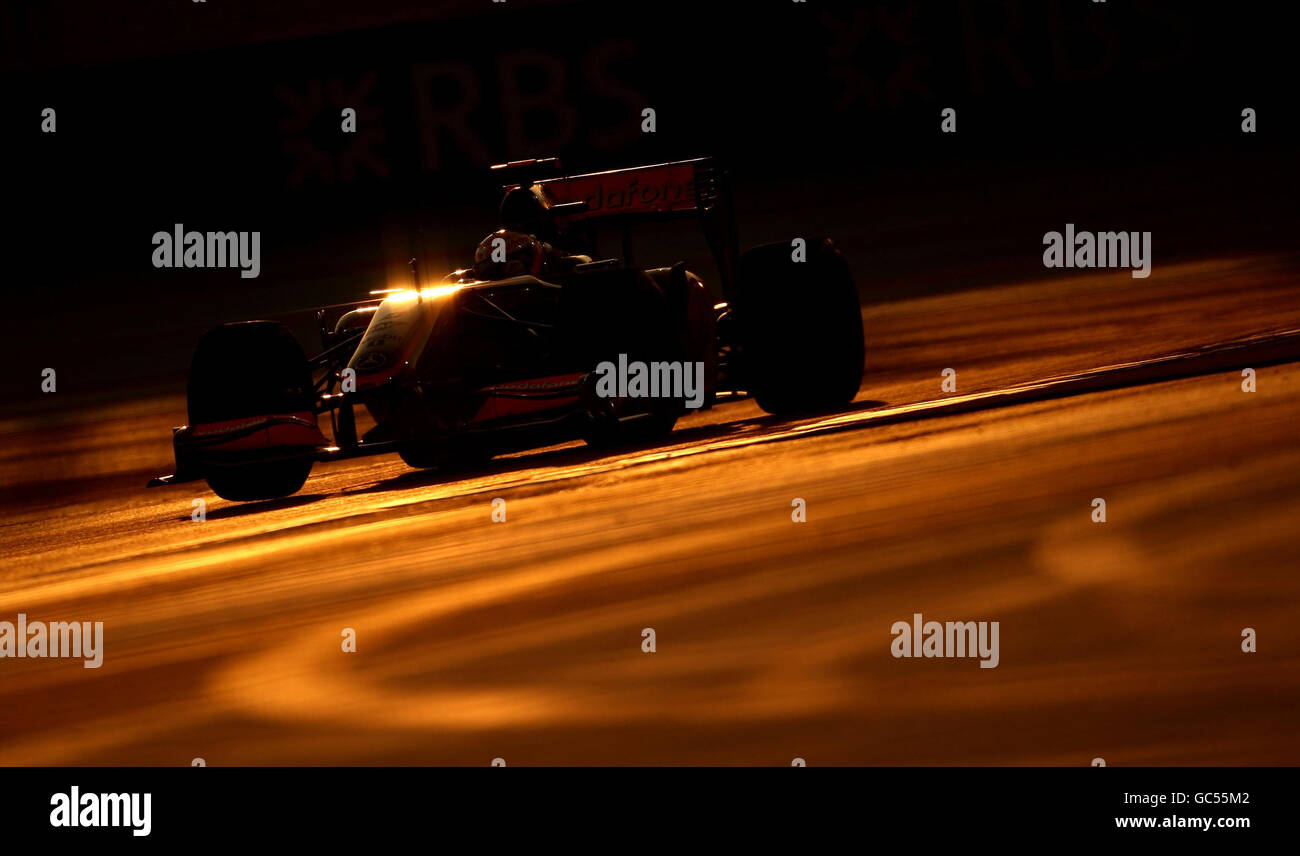 Vodafone McLaren Fahrer Lewis Hamilton auf dem Weg zur Pole Position beim Qualifying für den Abu Dhabi Grand Prix auf dem Yas Marina Circuit, Vereinigte Arabische Emirate. Stockfoto