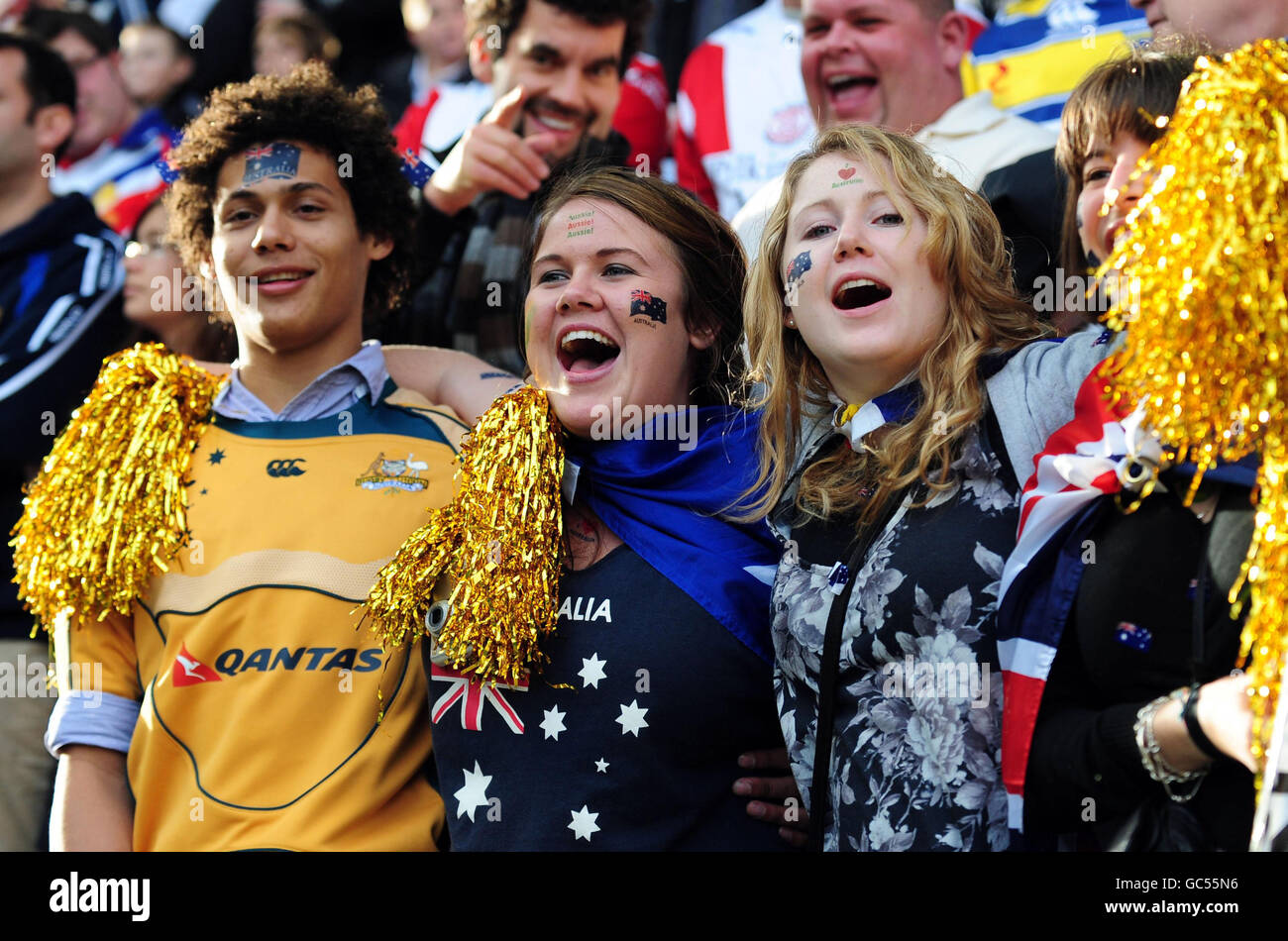 Rugby League - Gillette Four Nations Turnier - England gegen Australien - DW Stadium - Wigan. Australien-Fans auf den Tribünen während des Spiels der Gillette Four Nations im DW Stadium, Wigan. Stockfoto