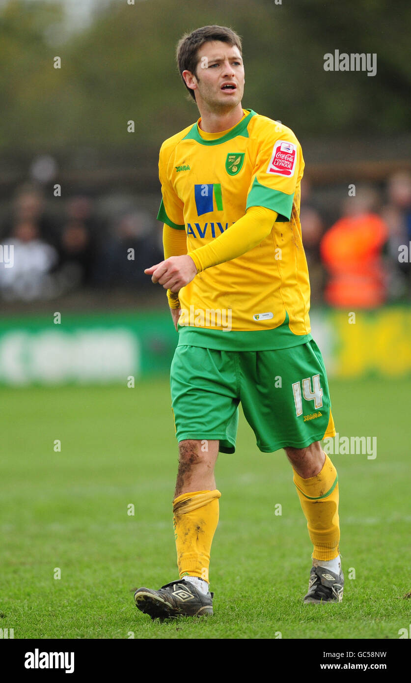 Fußball - FA Cup - erste Runde - Paulton Rovers gegen Norwich City - Winterfield Road. Wes Hoolahan von Norwich City beim Spiel der ersten Runde des FA Cup in der Winterfield Road, Paulton. Stockfoto