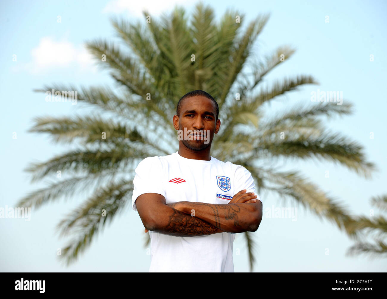 Der englische Jermain Defoe posiert nach einer Pressekonferenz im Ritz-Carlton Hotel, Doha, Katar, für die Medien. Stockfoto