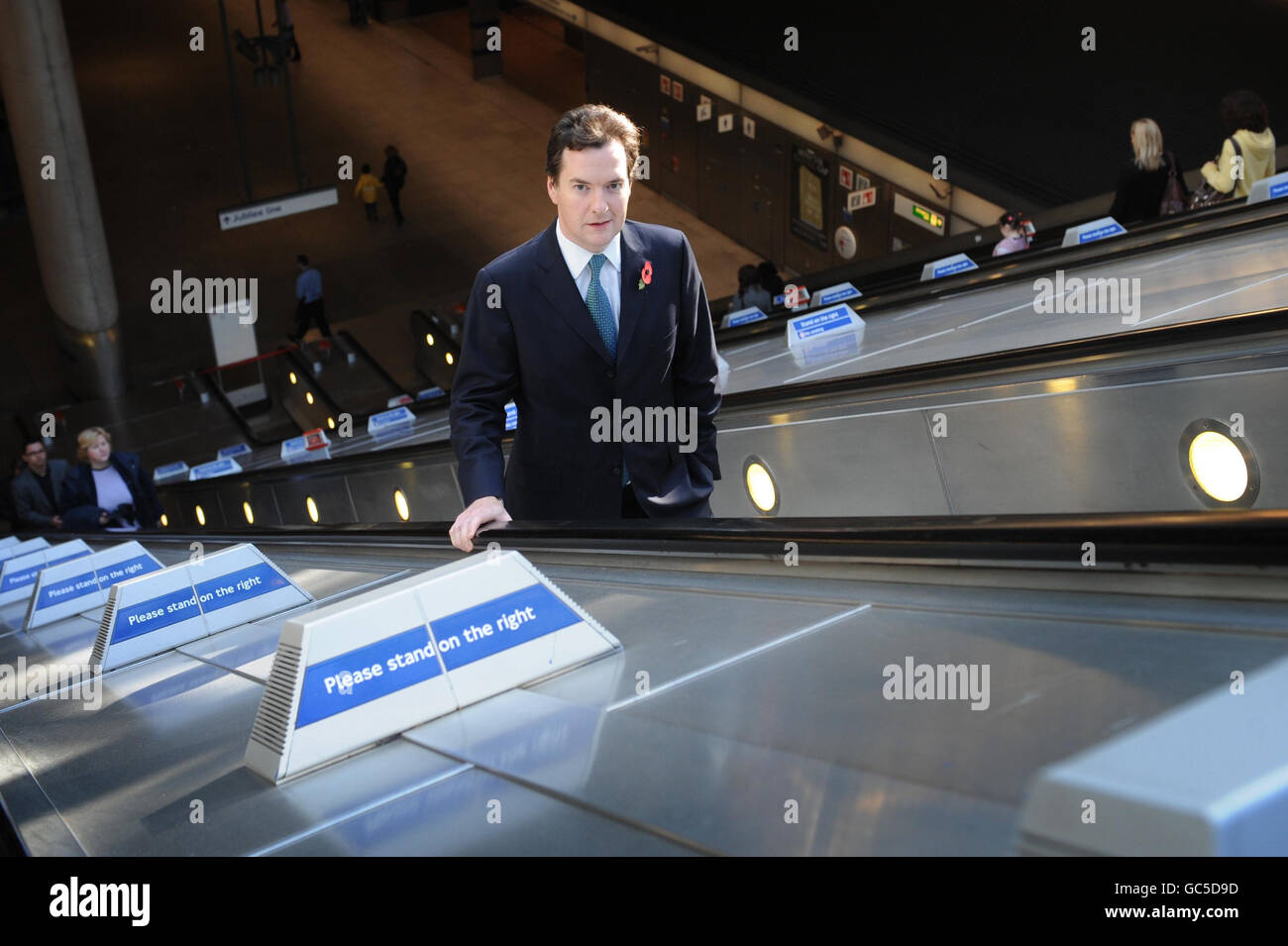 Schattenkanzler George Osborne kommt in Canary Wharf in Ost-London an, wo er eine Rede hielt, wie er denkt, dass Stadtprämien gedeckelt werden sollten. Stockfoto