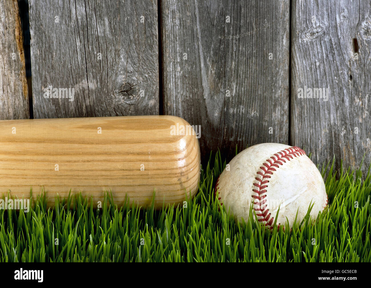 Fledermaus und Baseball mit Platz für Ihren Typ. Stockfoto