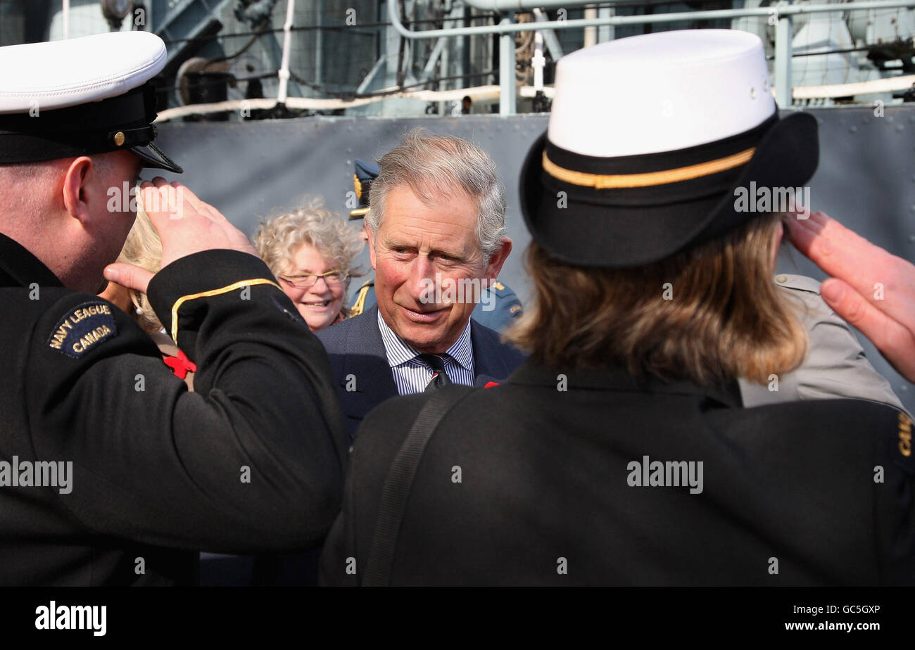 Der Prinz von Wales an Bord der HMCS Haida in Hamilton, in der Nähe von Toronto in Kanada. Die Herzogin lernte heute von ihren kanadischen Wurzeln, als sie ihre Tour durch das nordamerikanische Land mit dem Prince of Wales fortsetzt. Stockfoto