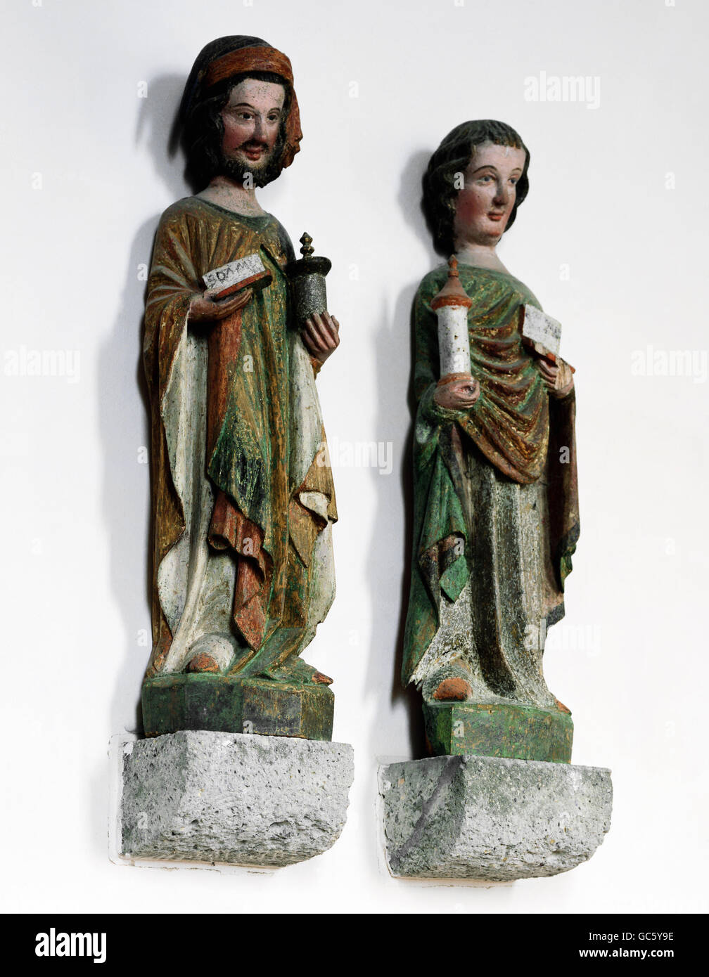 Bildende Kunst, sakrale Kunst, Heiligen, Heiligen Cosmas und Damian, Statuen, Carving, Rauns Kirche, obere Allgäu, Bayern, Mitte des 15. Jahrhunderts, Stockfoto