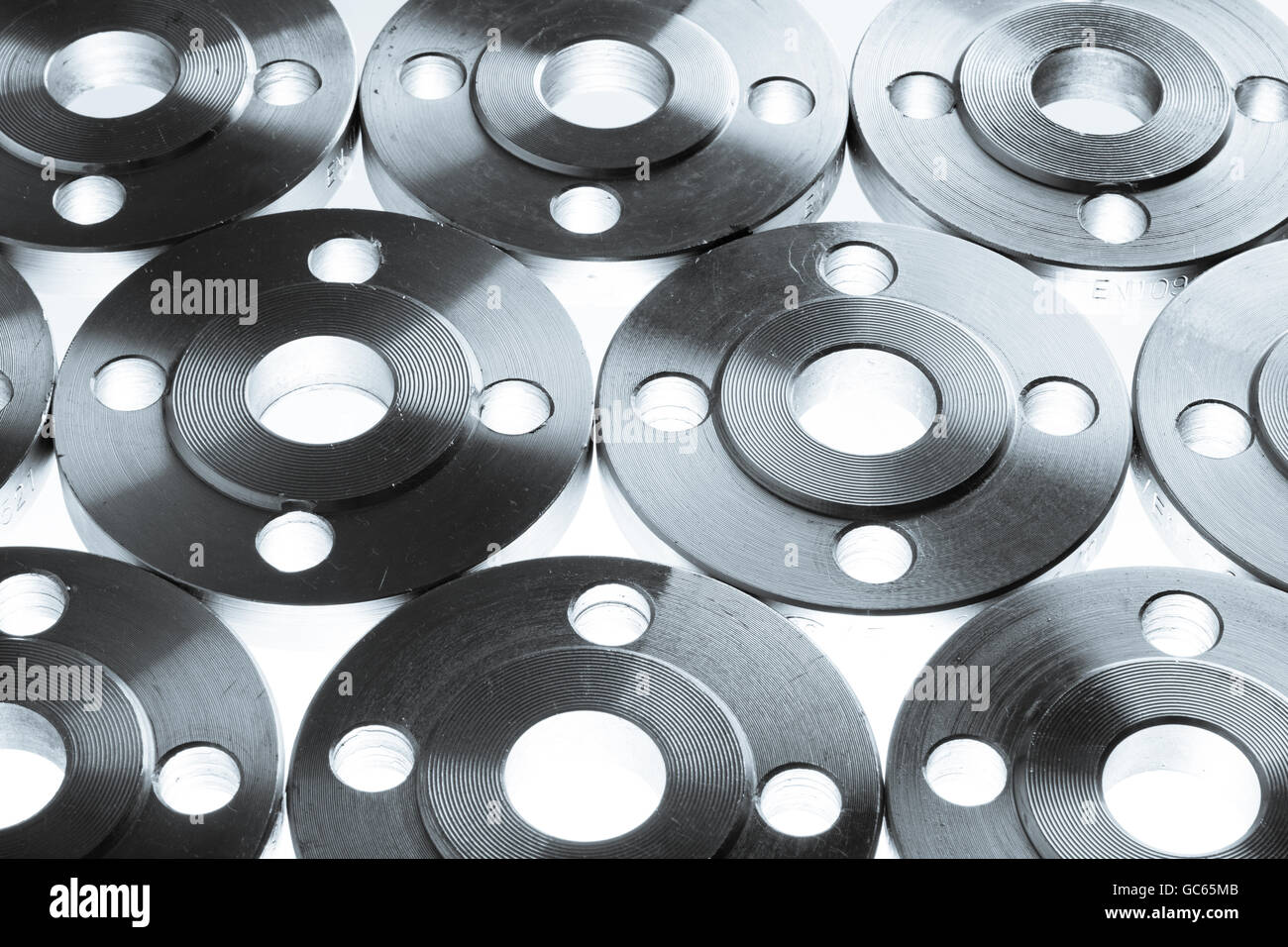 Wallpaper von Flachstahl-Flansch isoliert auf weiss. Stockfoto