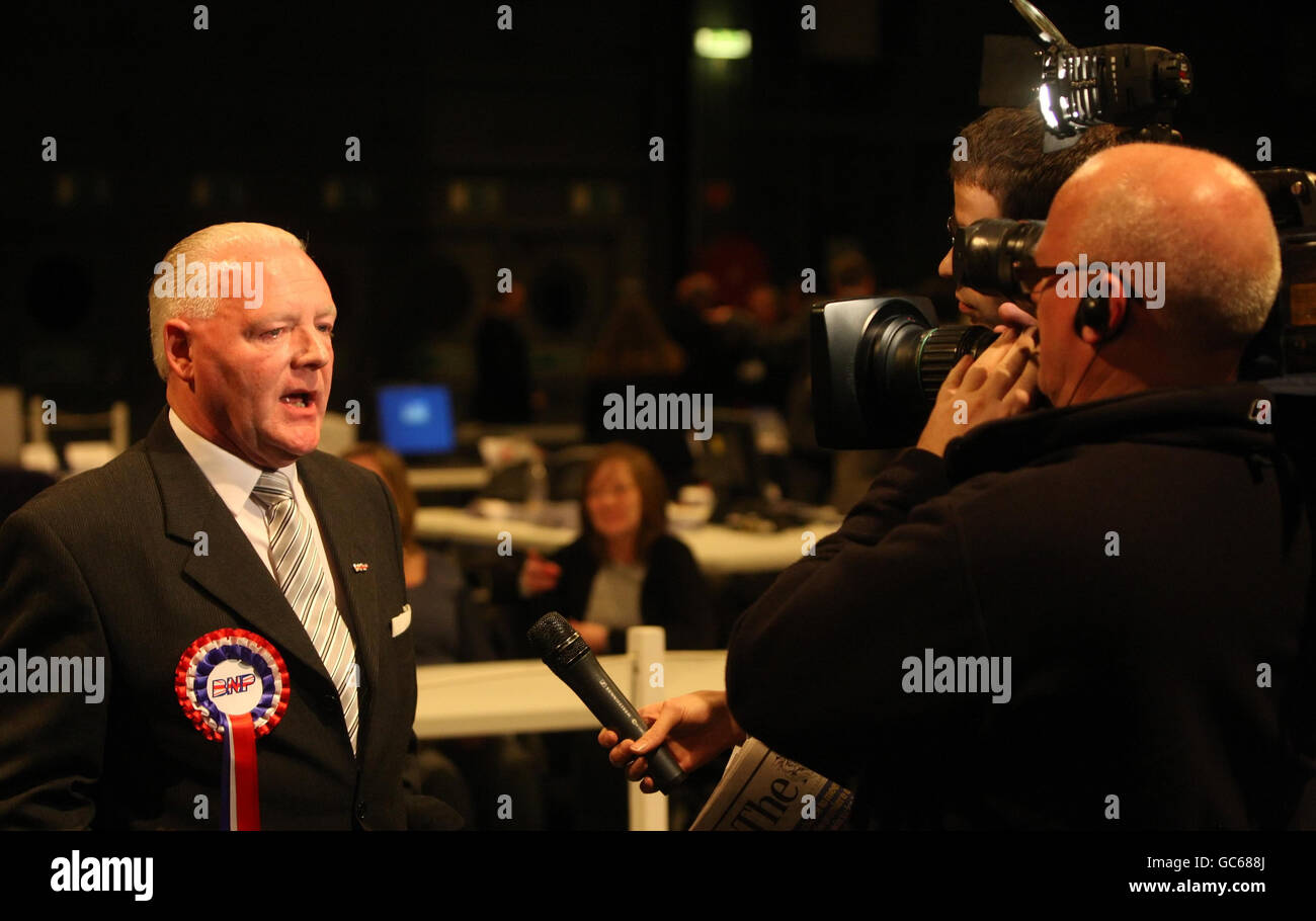 BNP-Kandidat Charlie Baillie nimmt an der Zählung für die Nachwahl im Nordosten von Glasgow beim SECC in Glasgow Teil. Stockfoto