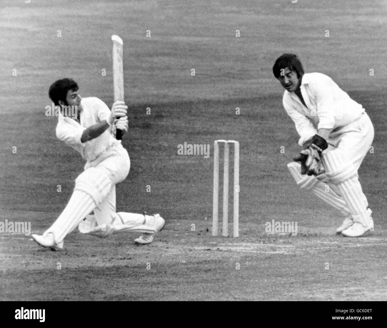 Cricket - Schottland in England 1972 - Marylebone Cricket Club V Schottland - Tag 1 - Lord's Cricket Ground. D.S. Mackintosh soet spielt einen Ball von Piachaud für 4 Läufe Stockfoto