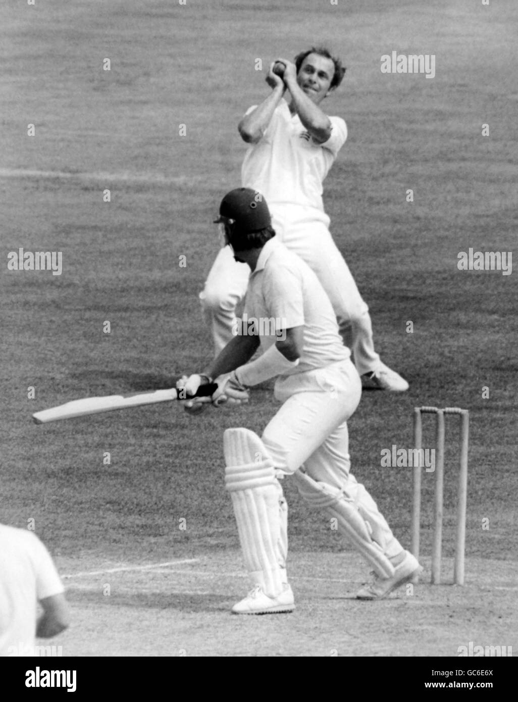 Kent Batsman G Johnson snicks einen Ball aus Melone M Selvey und ist gefangen in den Zetteln von P Edmonds Stockfoto