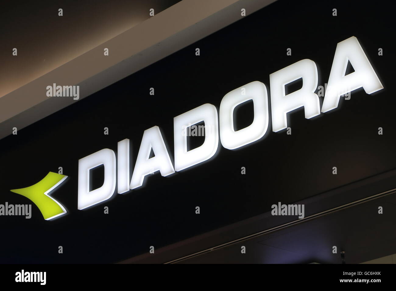 Diadora -Fotos und -Bildmaterial in hoher Auflösung – Alamy